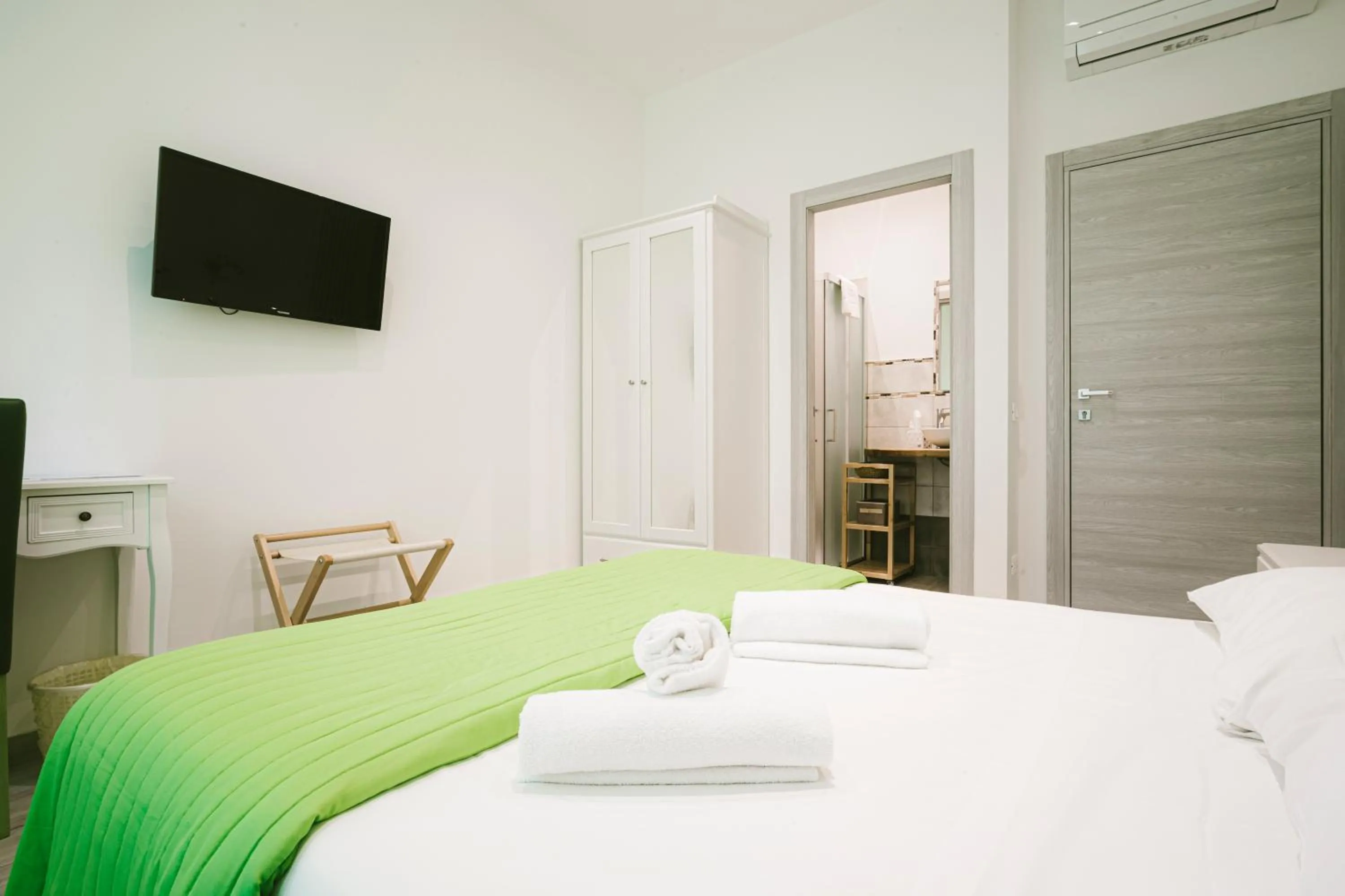 Bed in Rossetti Rooms