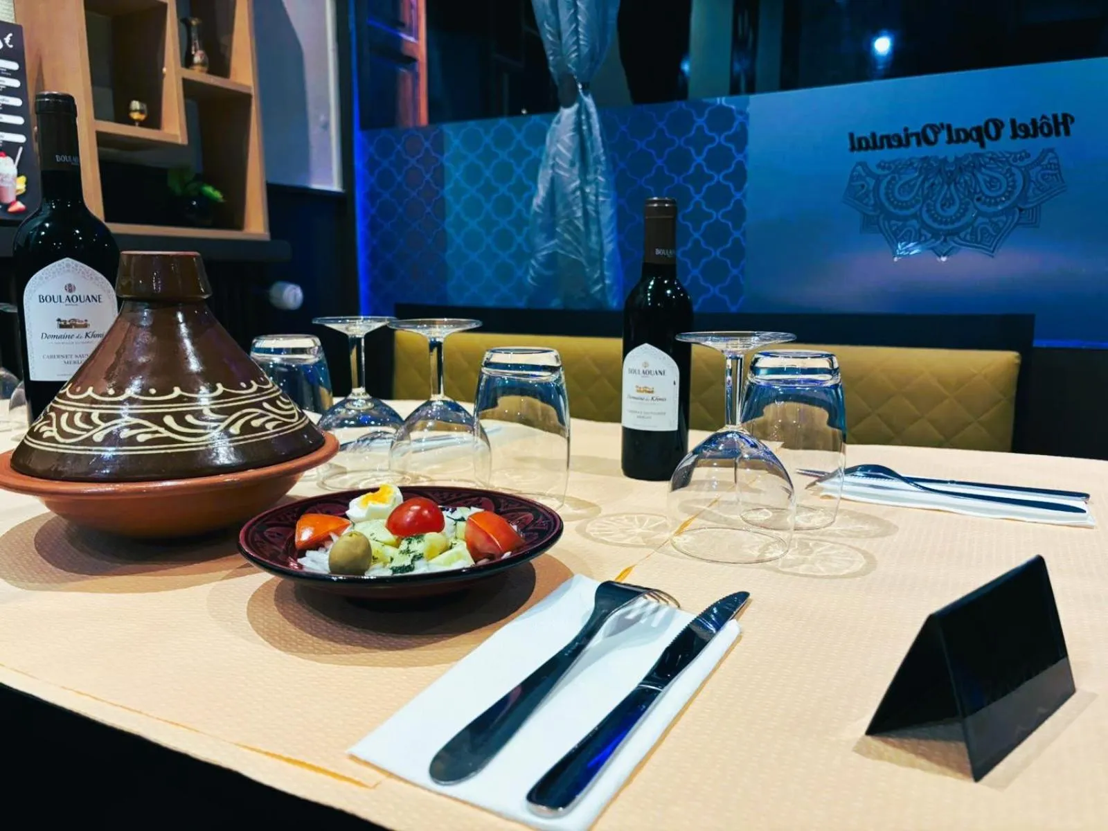 Restaurant/places to eat in Hôtel OpalOriental