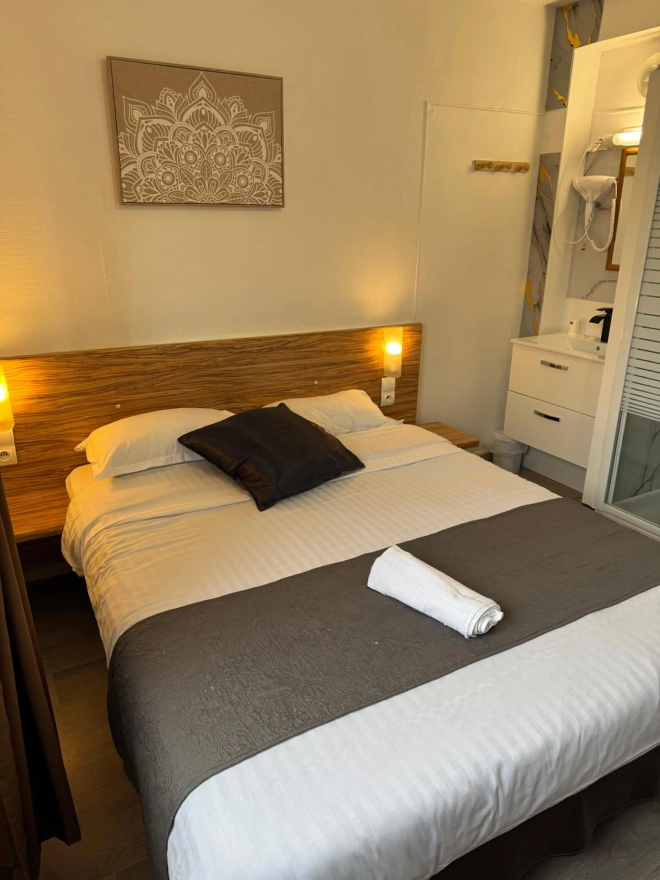 Bed in Hôtel OpalOriental Boulogne Sur Mer - gare ville et centre