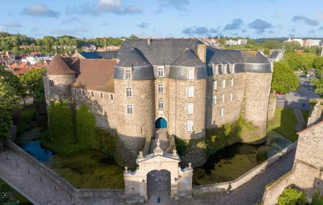 Day in Hôtel OpalOriental Boulogne Sur Mer - gare ville et centre