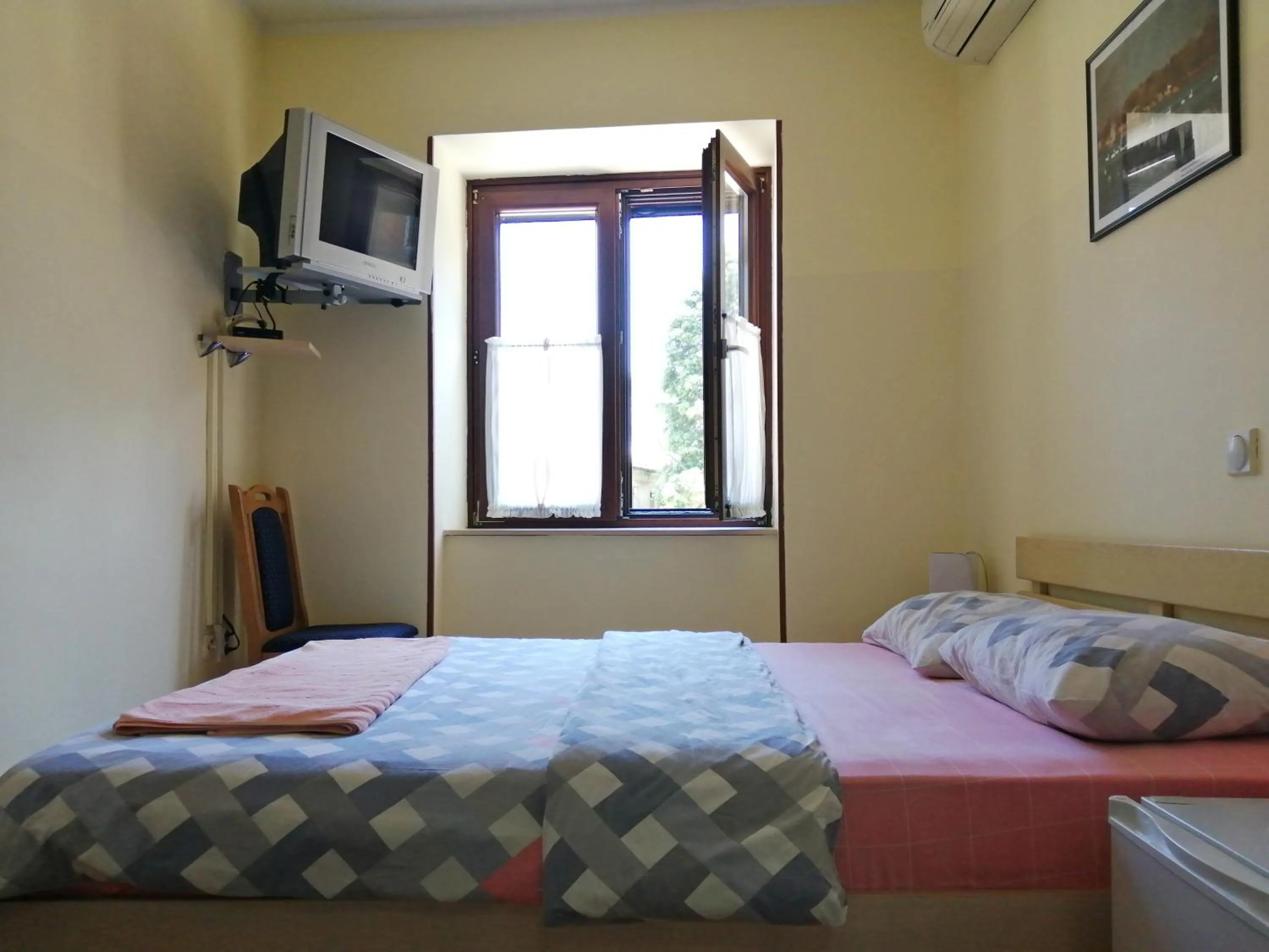 Bedroom, Bed in Hotel Pelikan