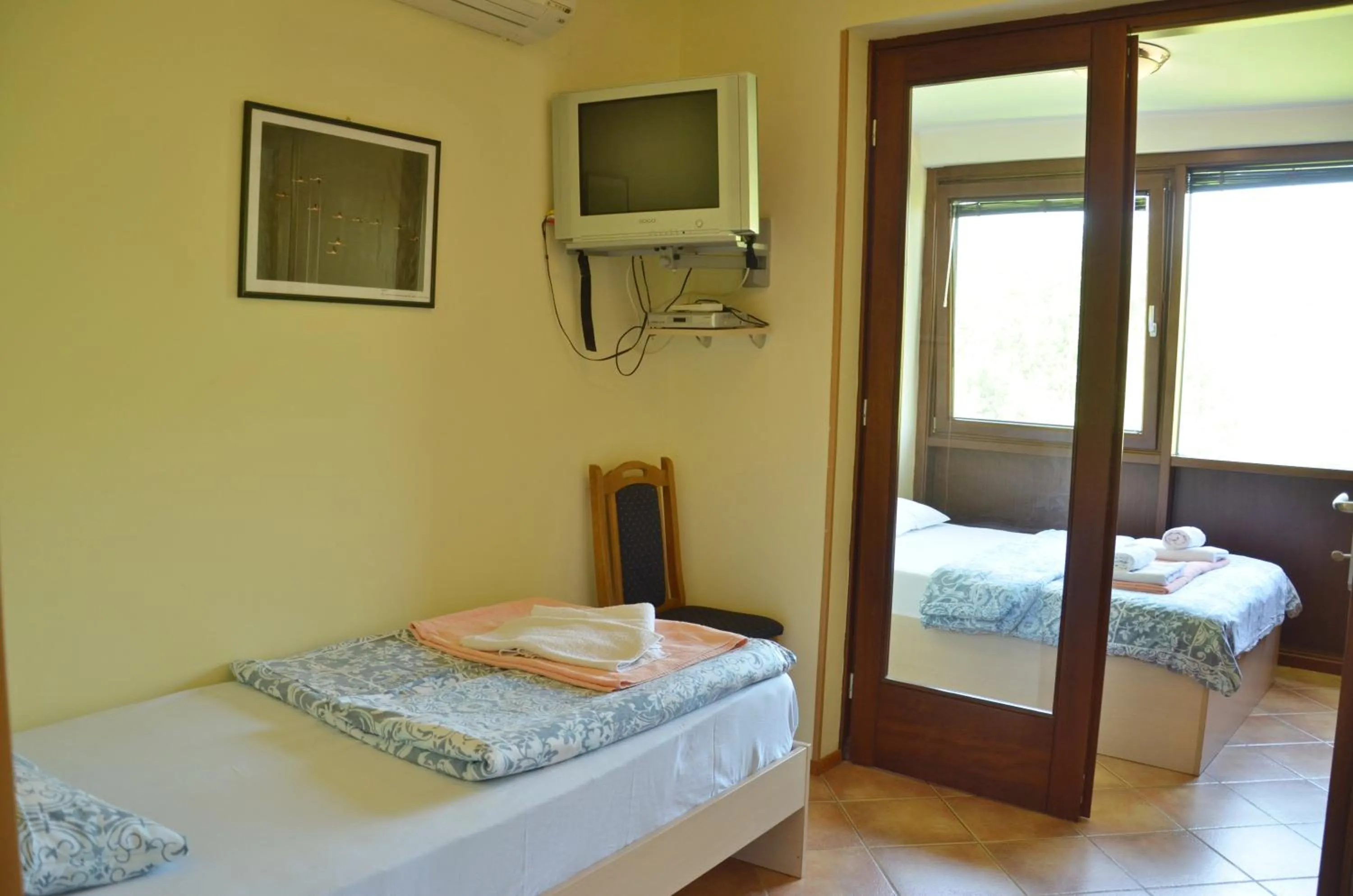 Bedroom, Bed in Hotel Pelikan