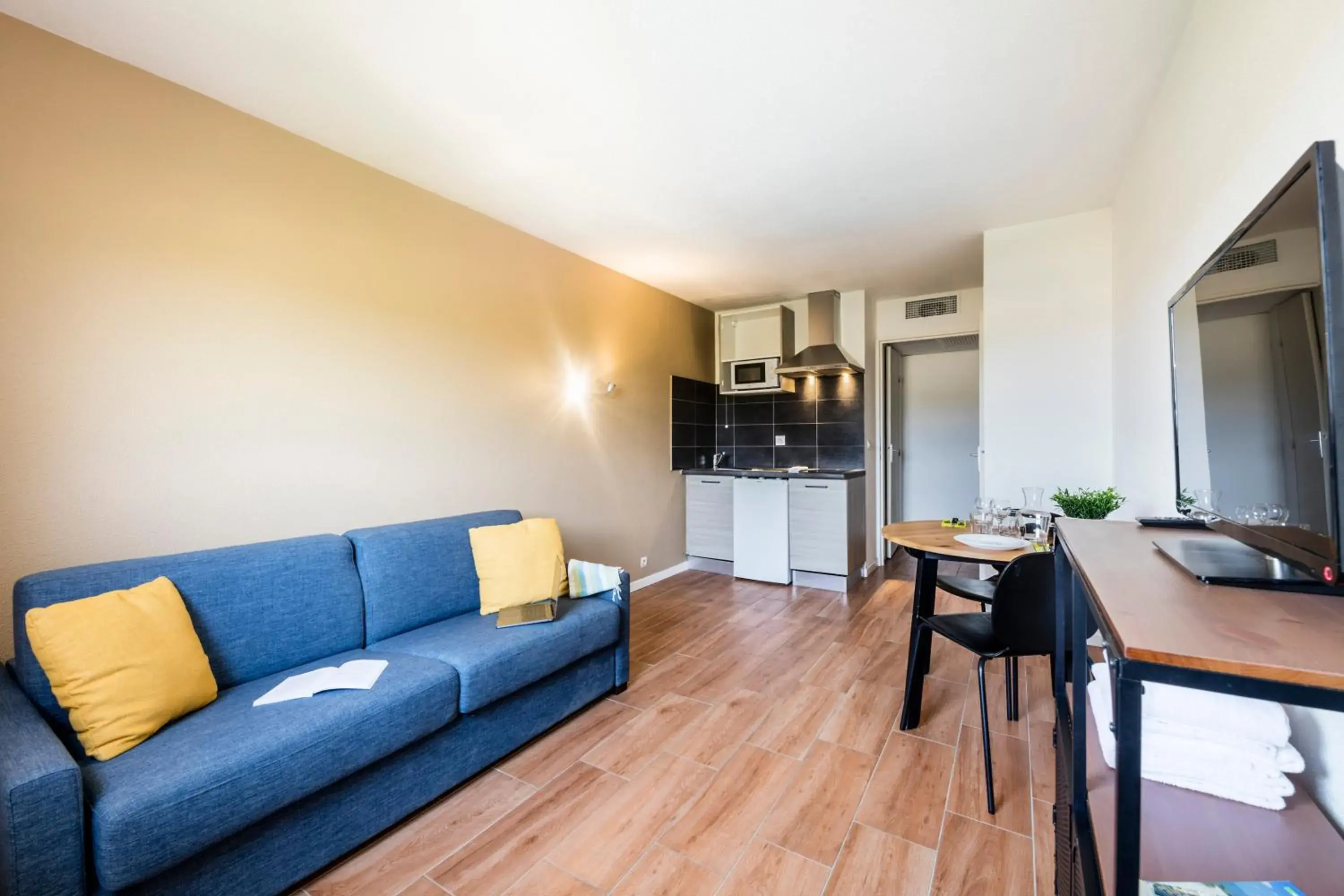 Studio (2 Adults) in Garden & City Aix En Provence - Puyricard Studio (2 Adults) in Garden & City Aix En Provence - Puyricard