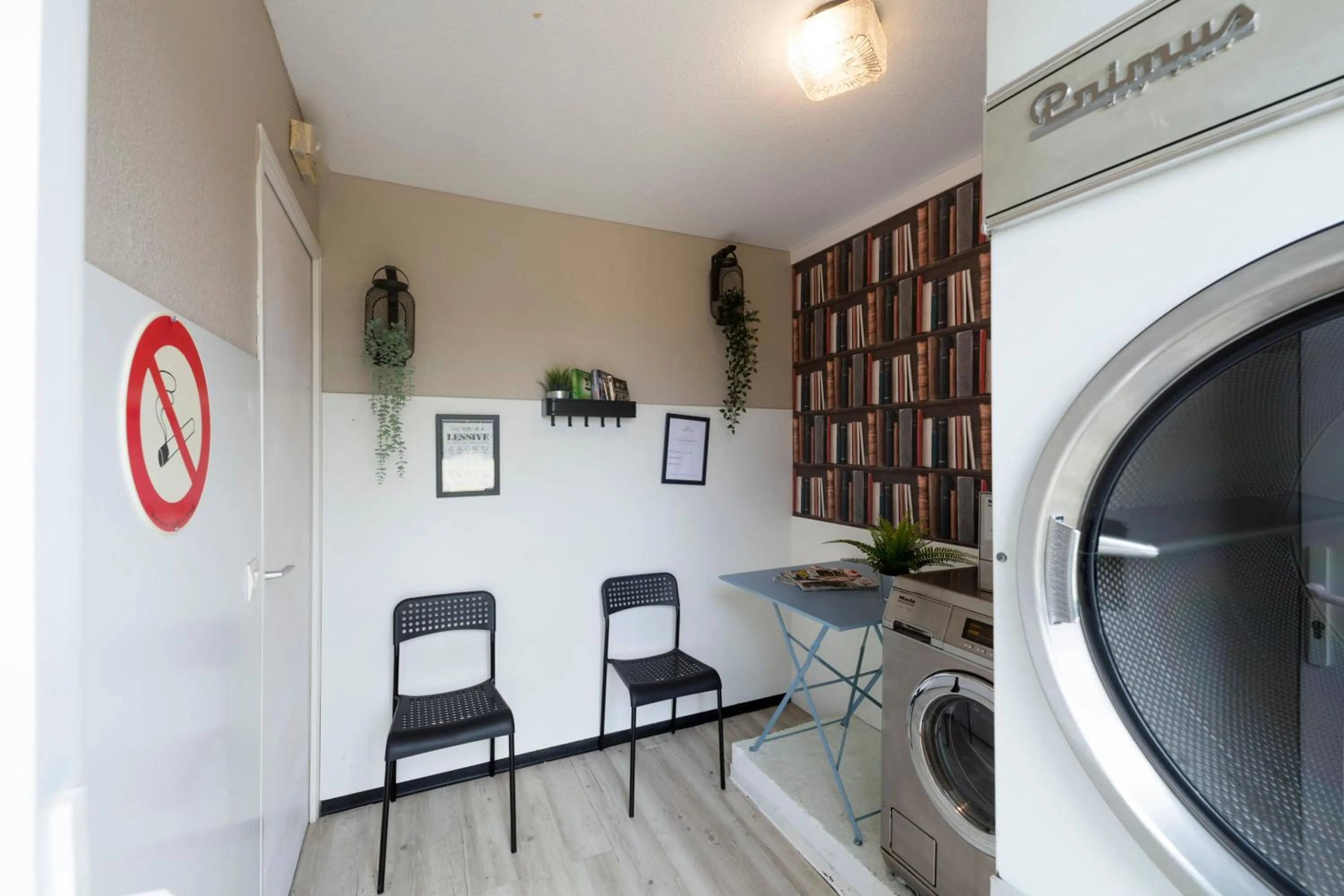 washing machine in Garden & City Aix En Provence - Puyricard