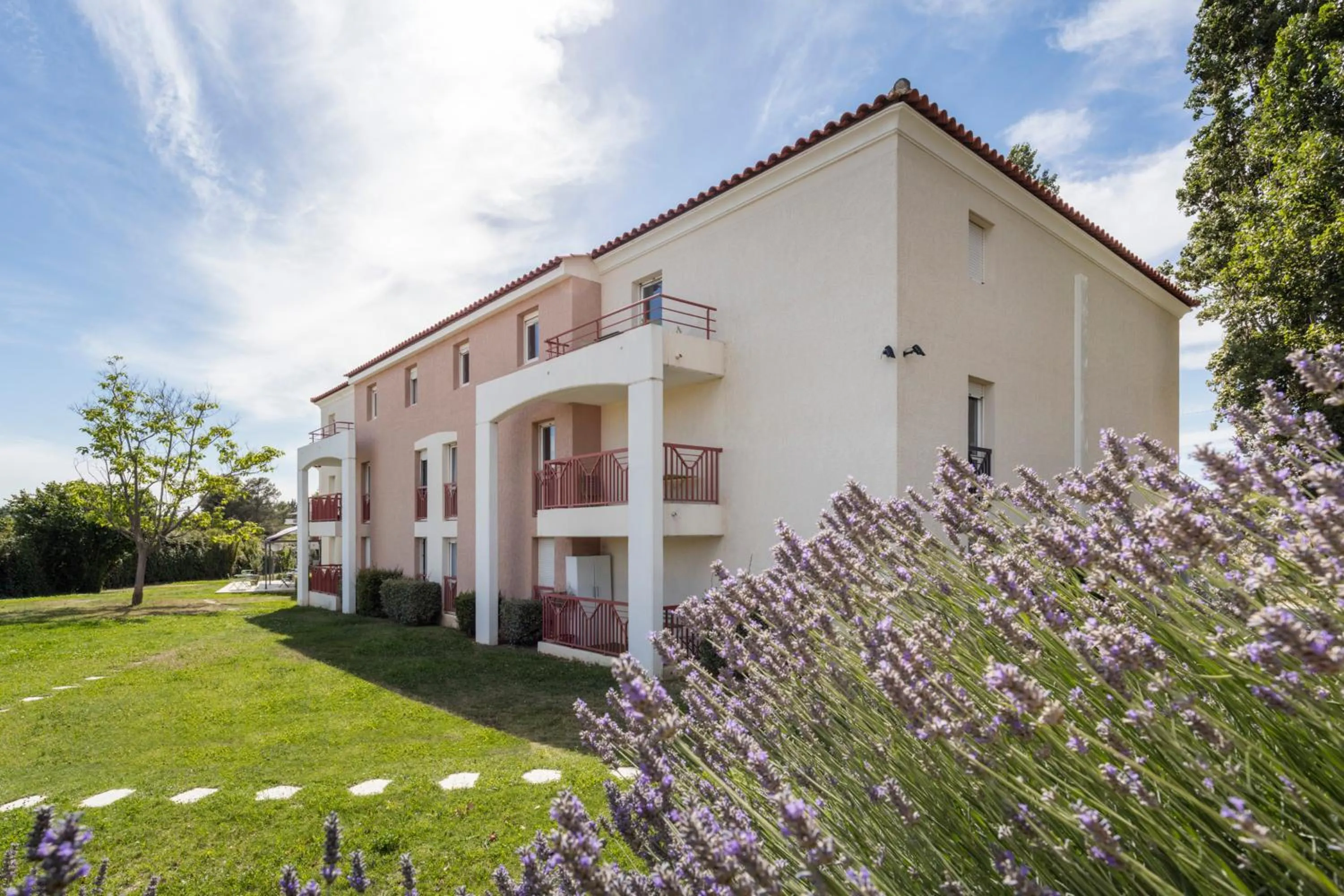 Property building in Garden & City Aix En Provence - Puyricard