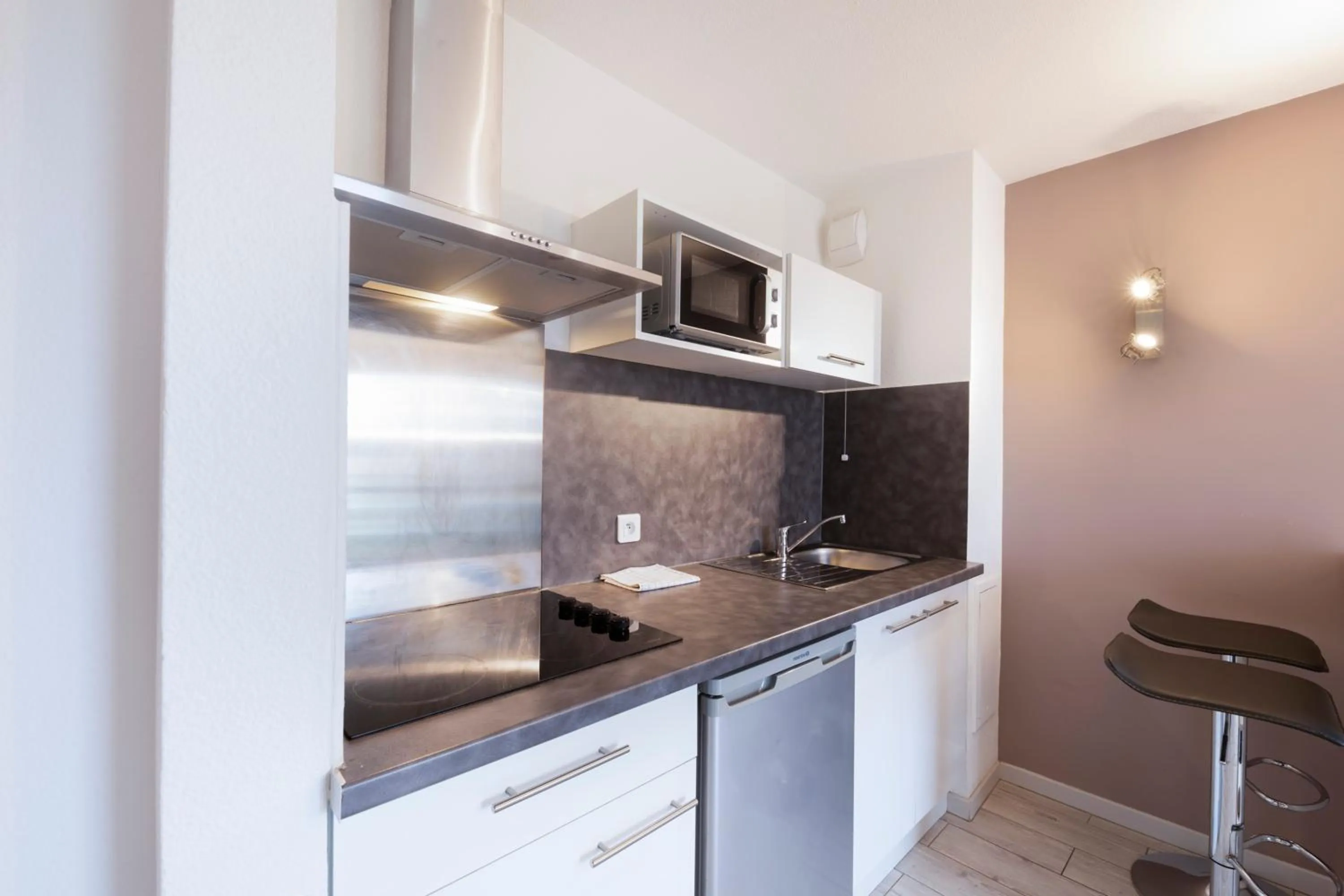 kitchen in Garden & City Aix En Provence - Puyricard