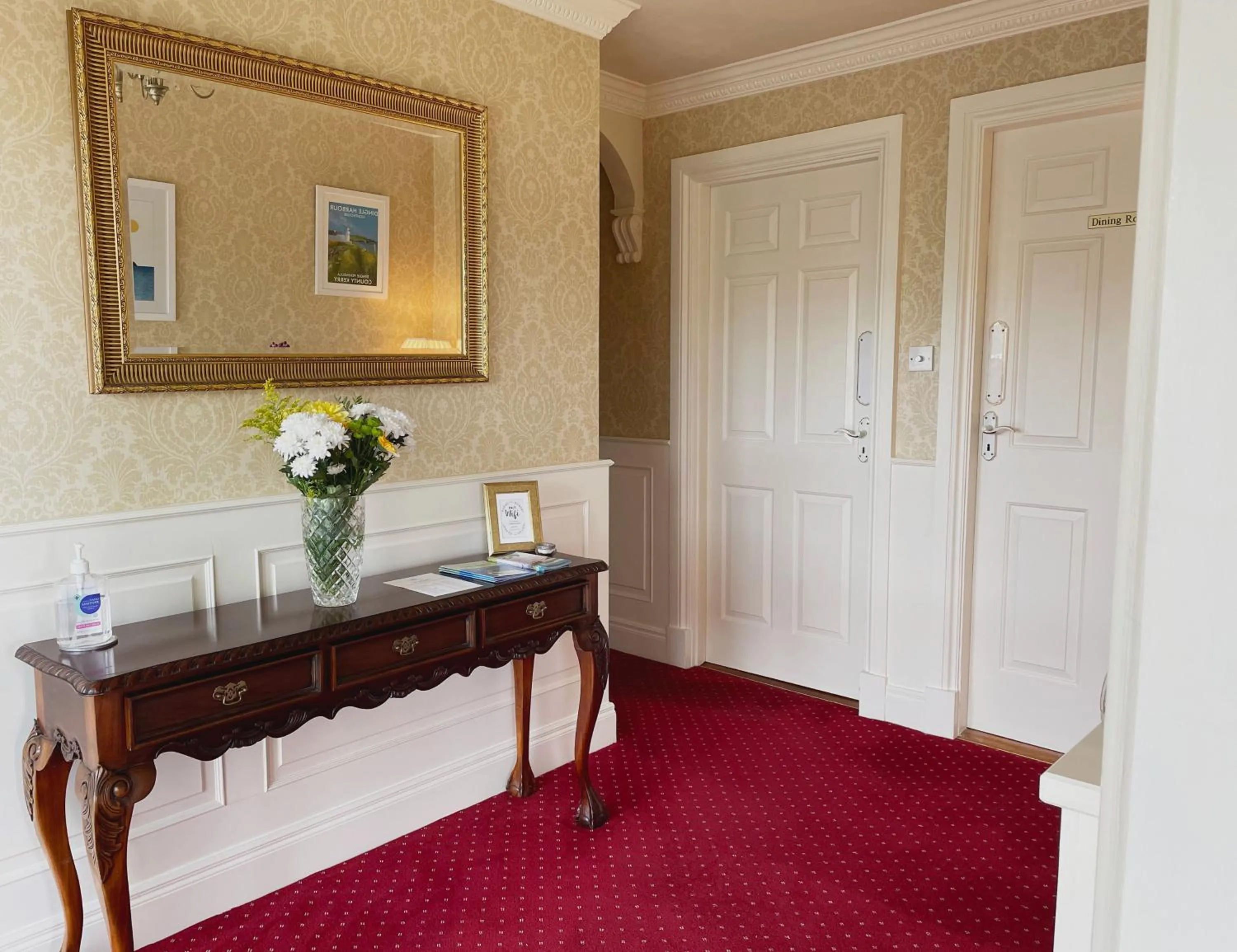 Lobby or reception in Duinin House