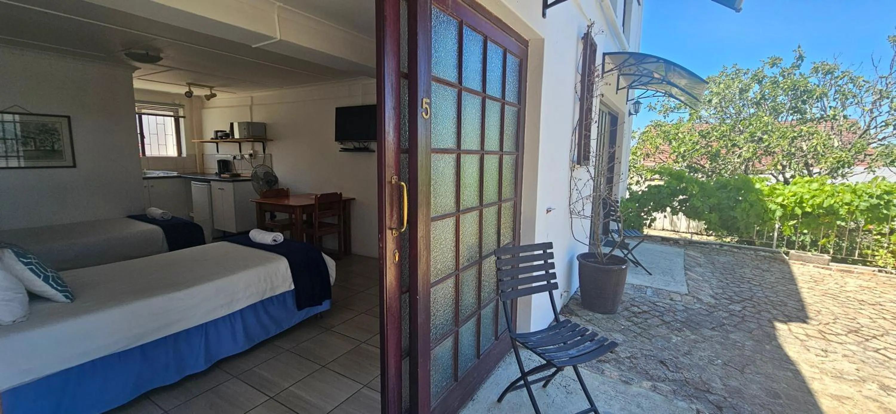 Photo of the whole room, Bed in Kelkiewyn Guesthouse Caledon