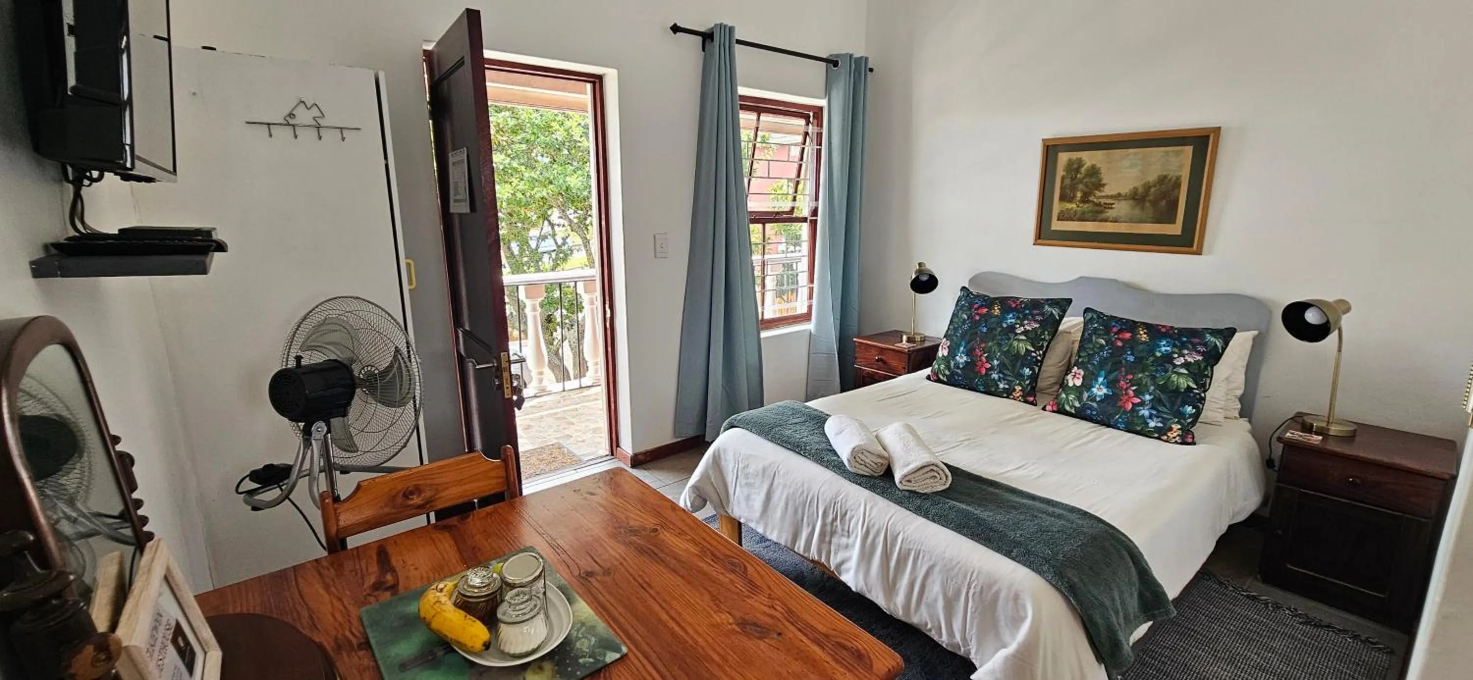 Bed in Kelkiewyn Guesthouse Caledon