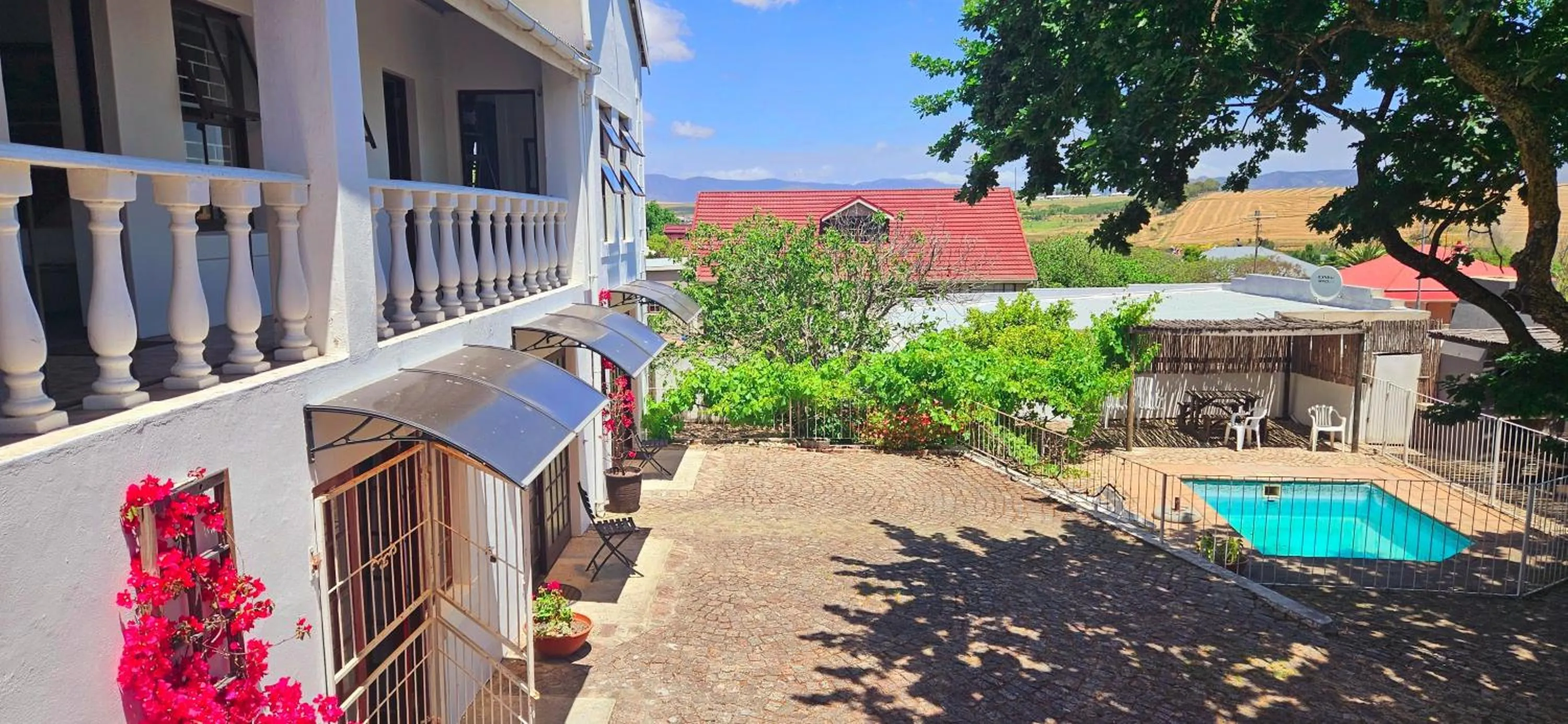 Swimming pool in Kelkiewyn Guesthouse Caledon
