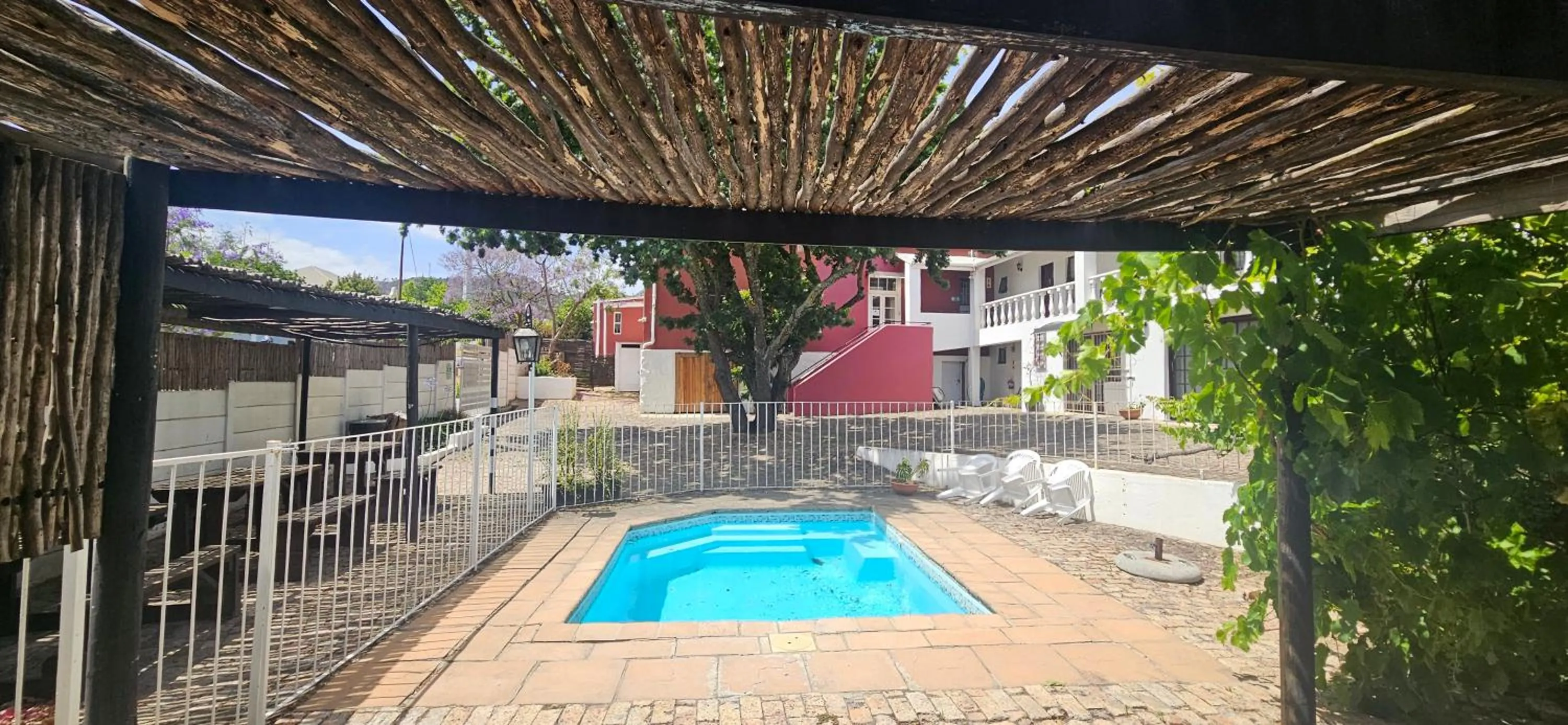 Pool view in Kelkiewyn Guesthouse Caledon