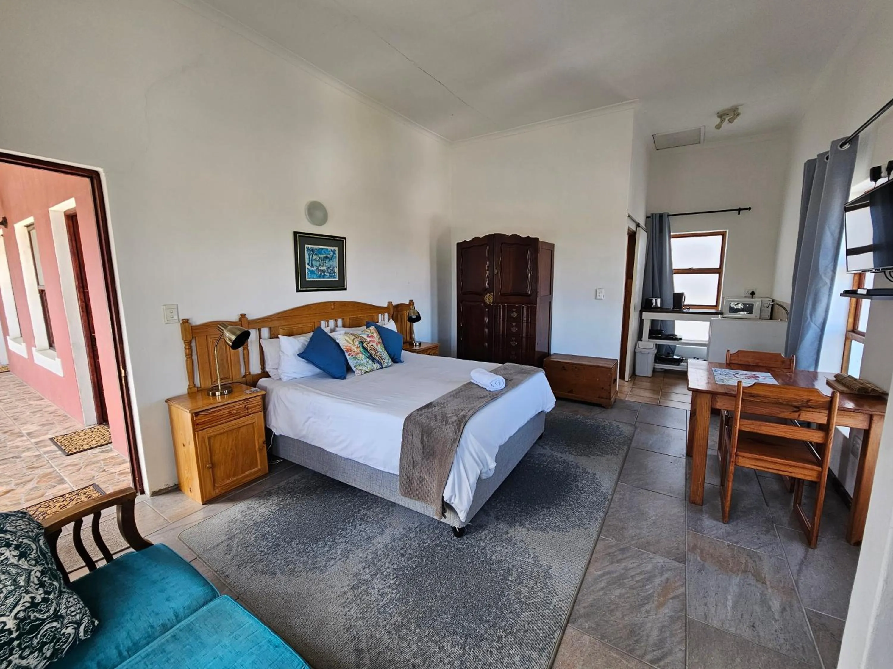 Photo of the whole room, Bed in Kelkiewyn Guesthouse Caledon