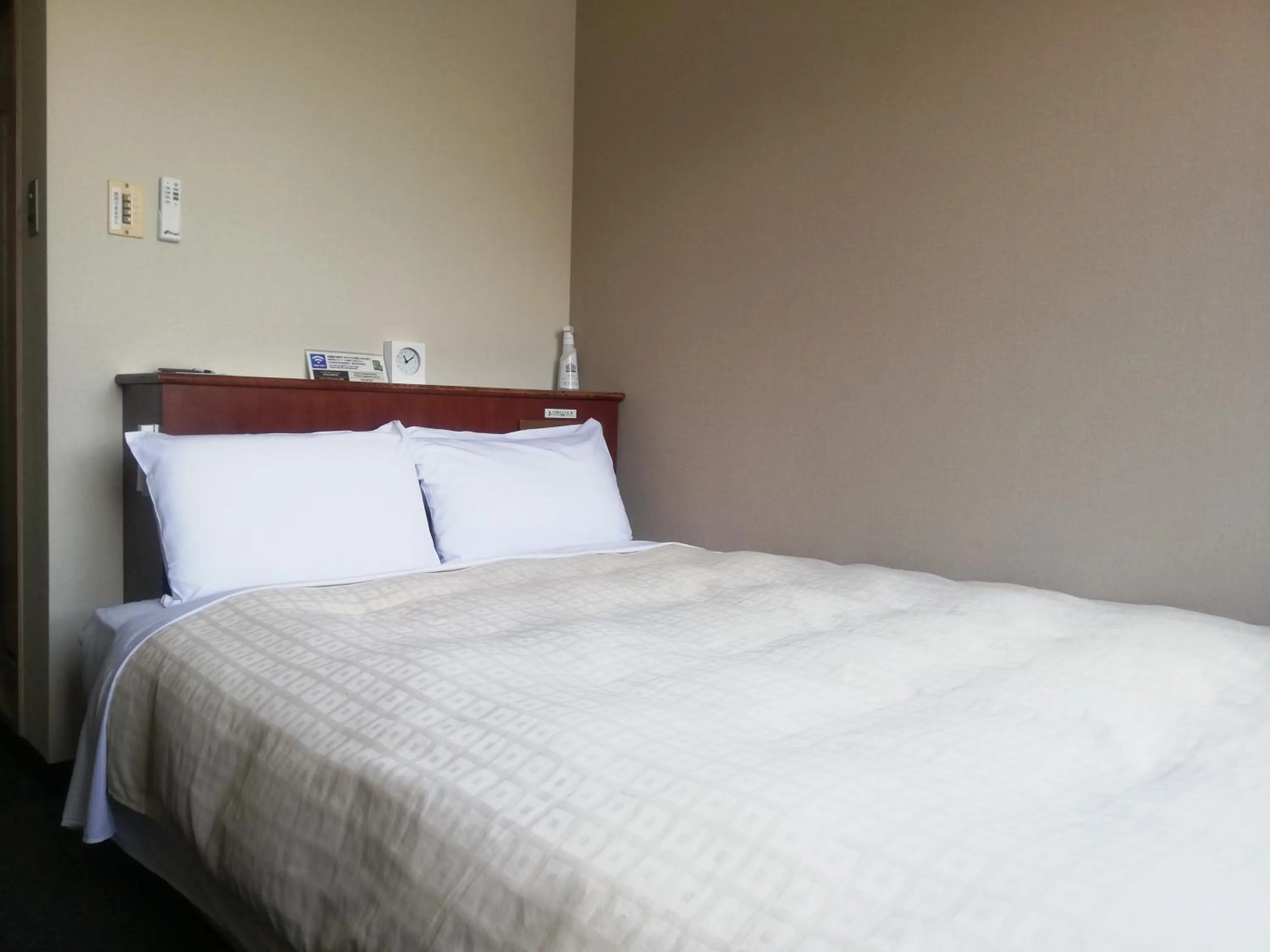 Bedroom, Bed in Hotel Tokuyama Hills Heiwadoriten