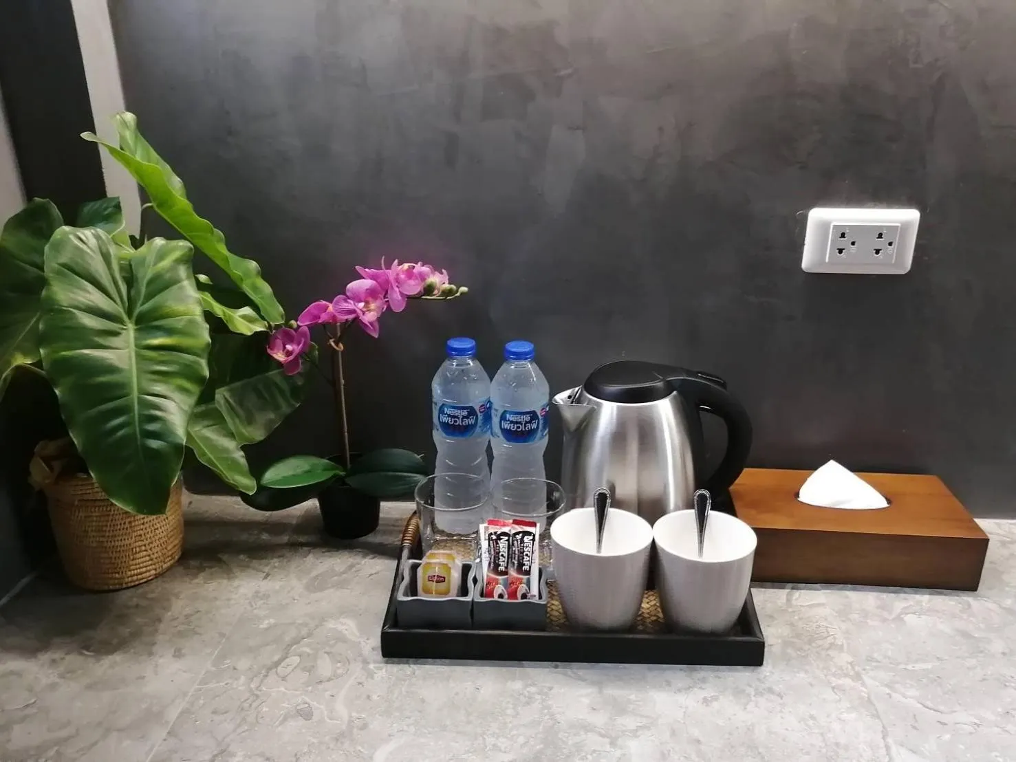 Coffee/tea facilities in JR Place