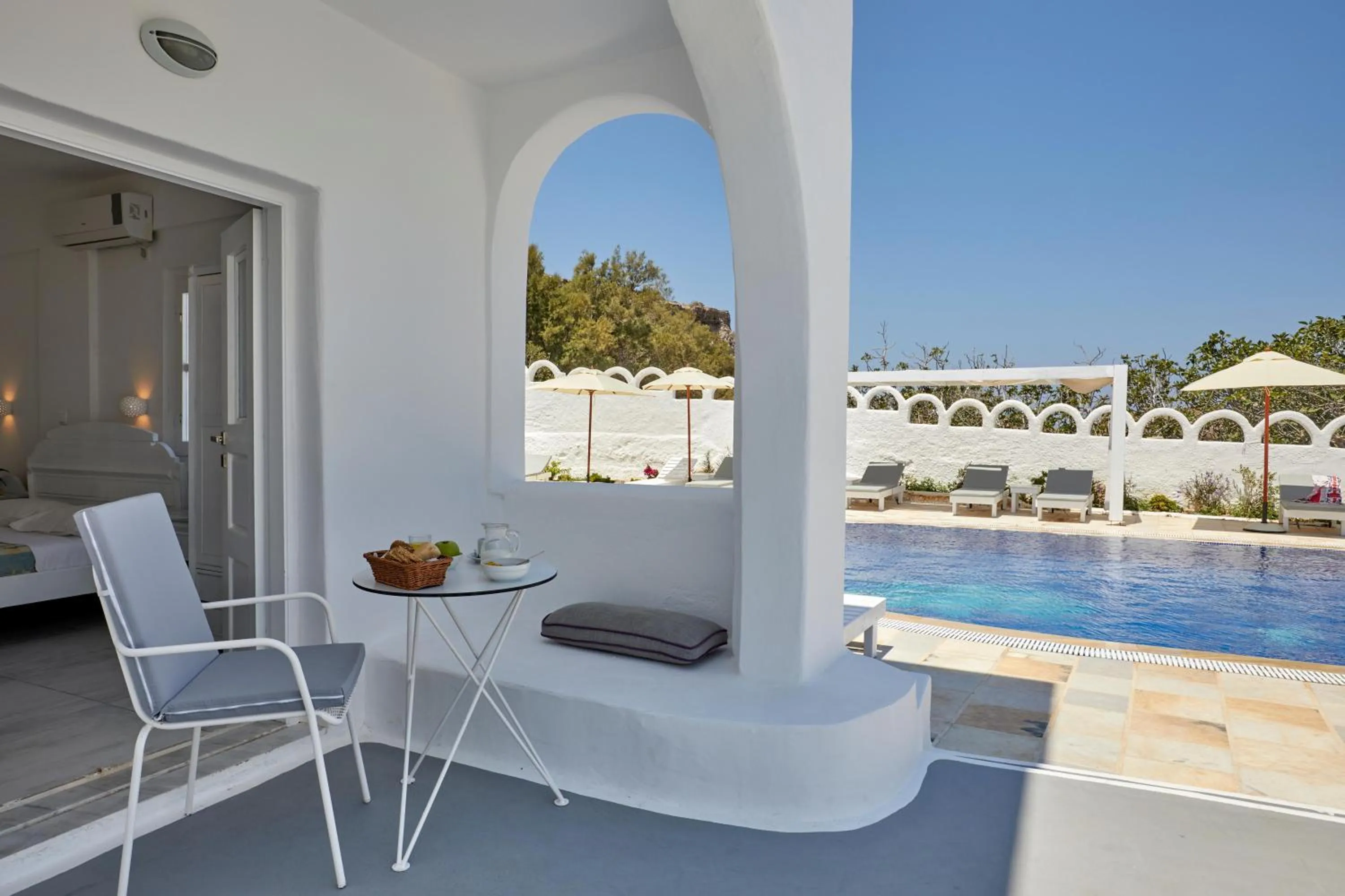 Photo of the whole room in Santorini View