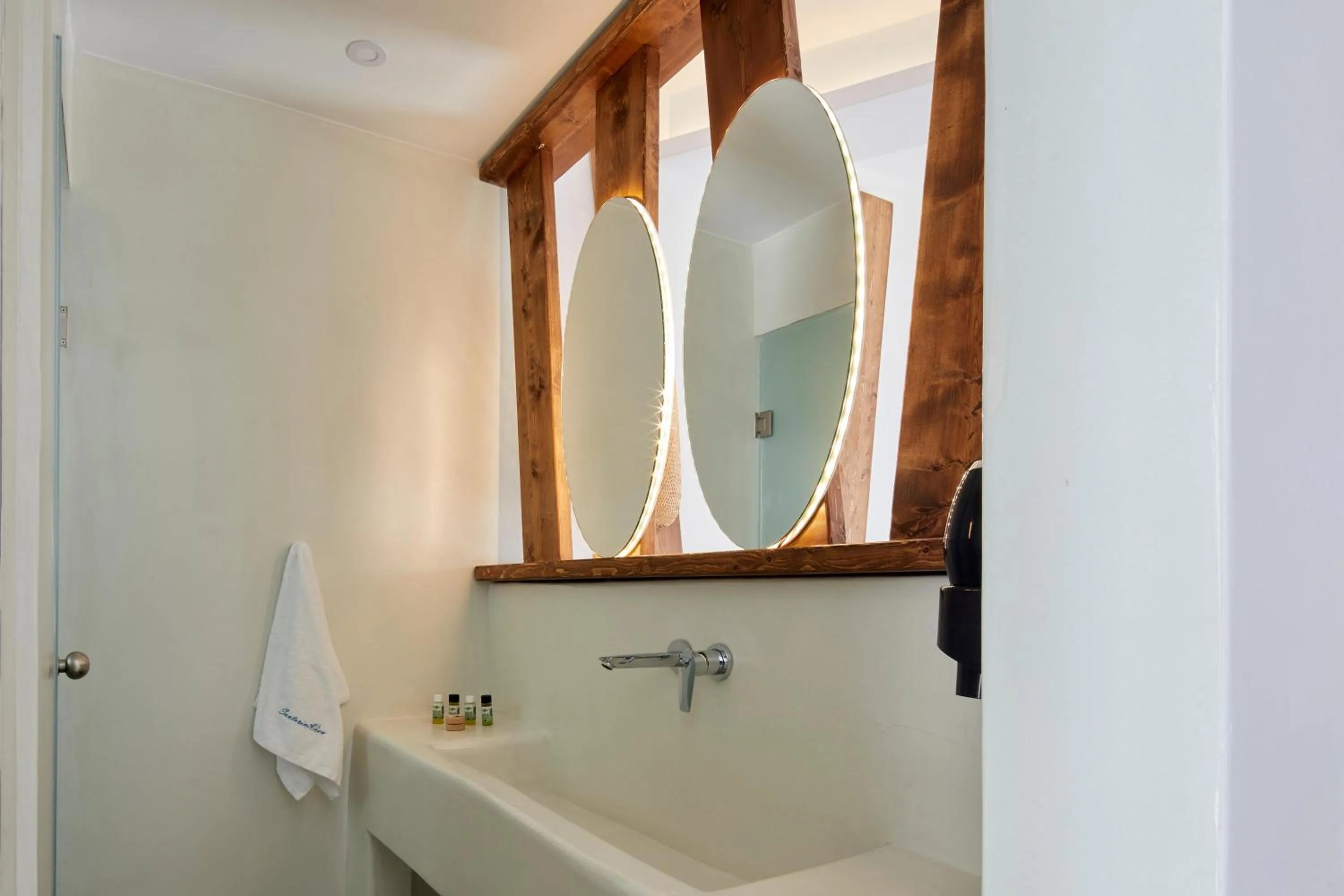 Bathroom in Santorini View