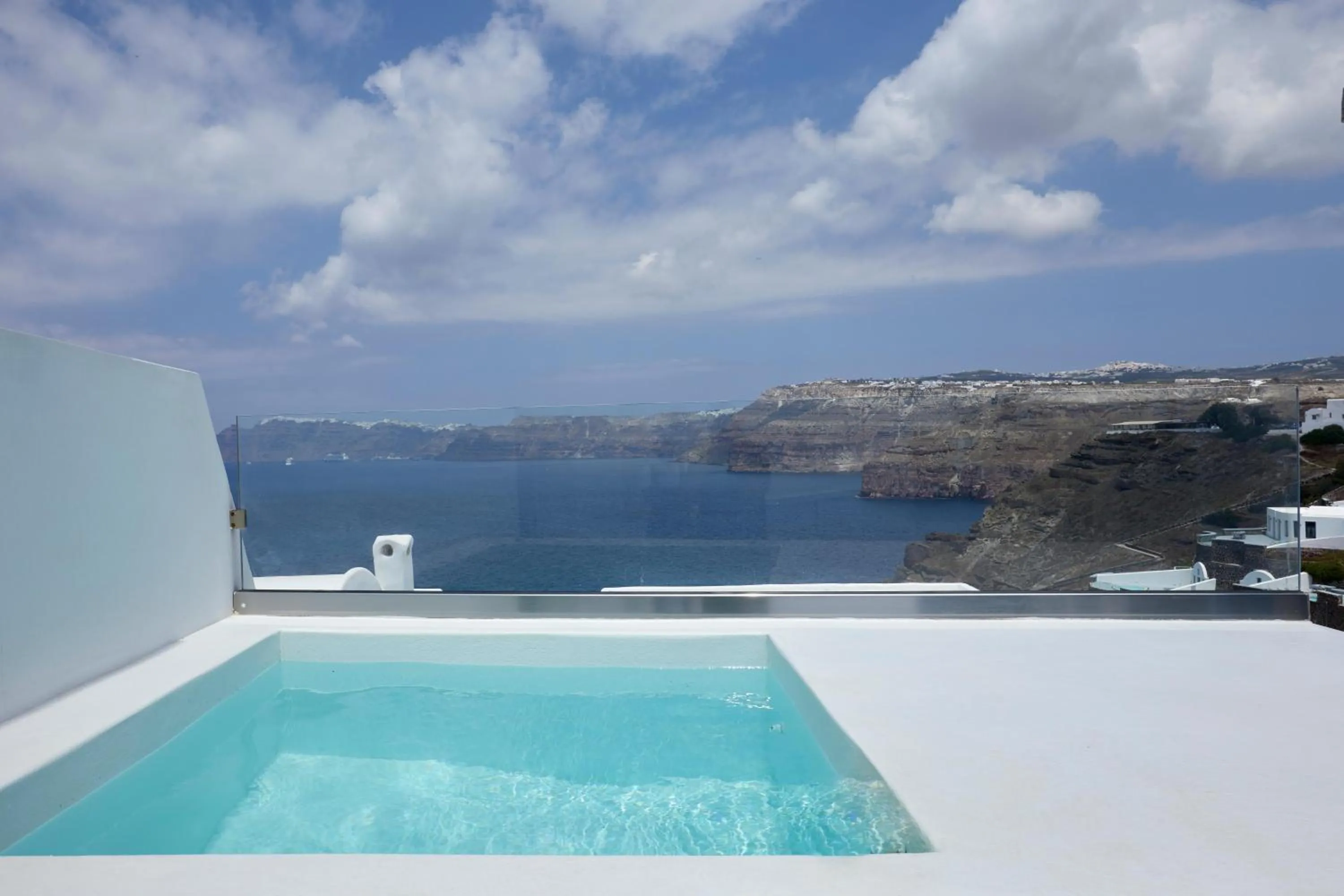 Photo of the whole room in Santorini View