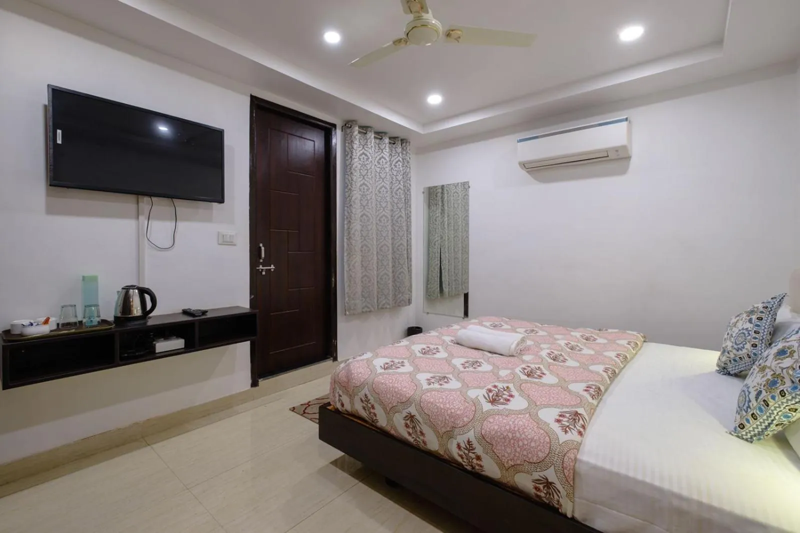 Property building, Bed in Satkar Retreat - Udaipur