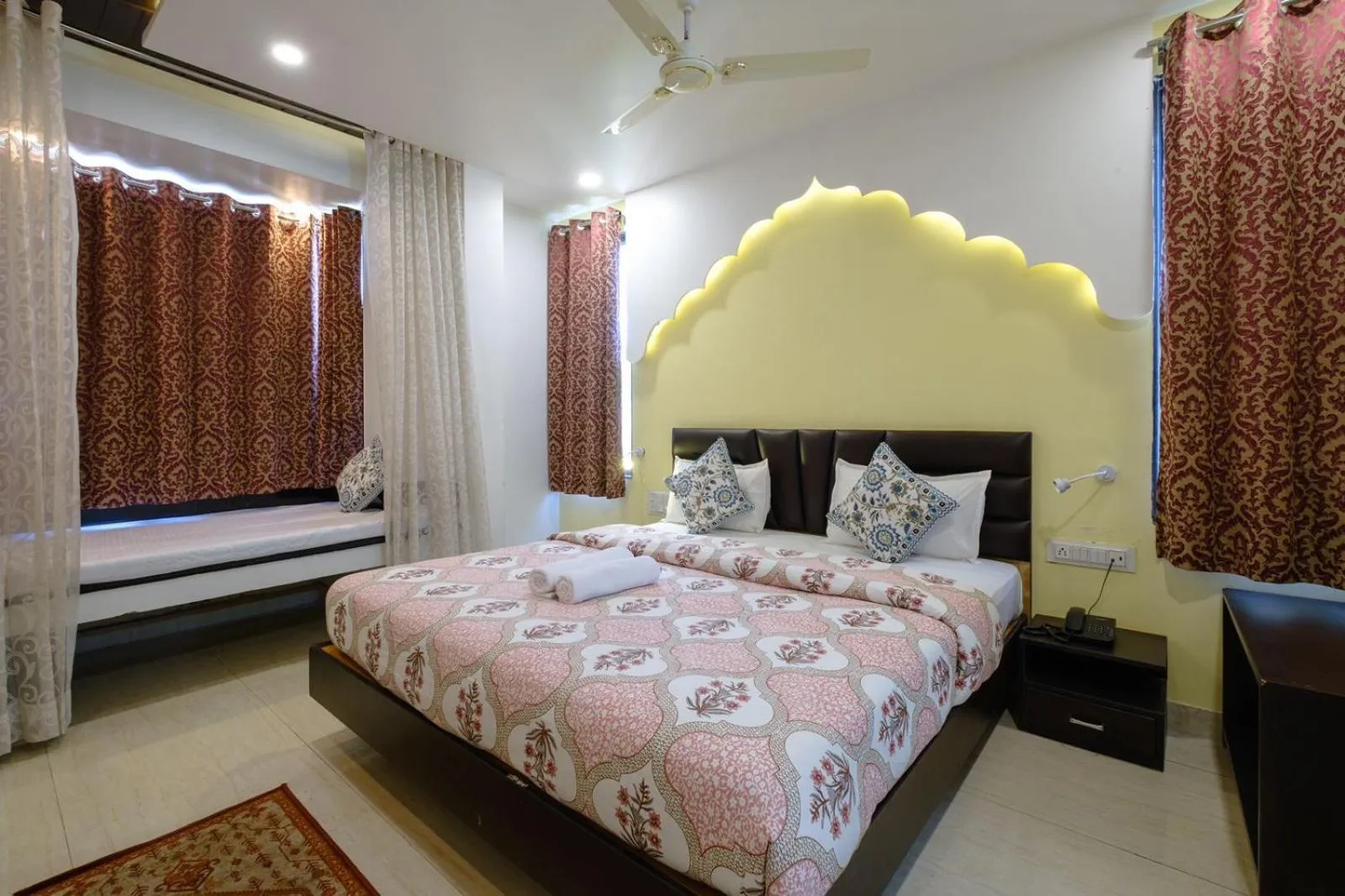 Property building, Bed in Satkar Retreat - Udaipur