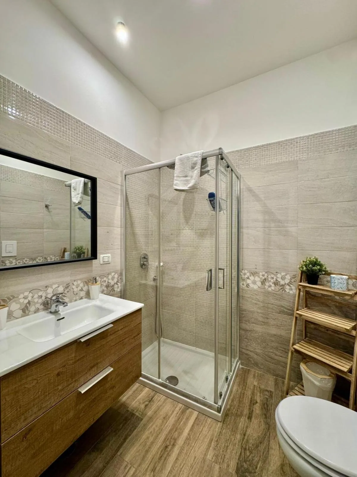 Shower in Philip Royal