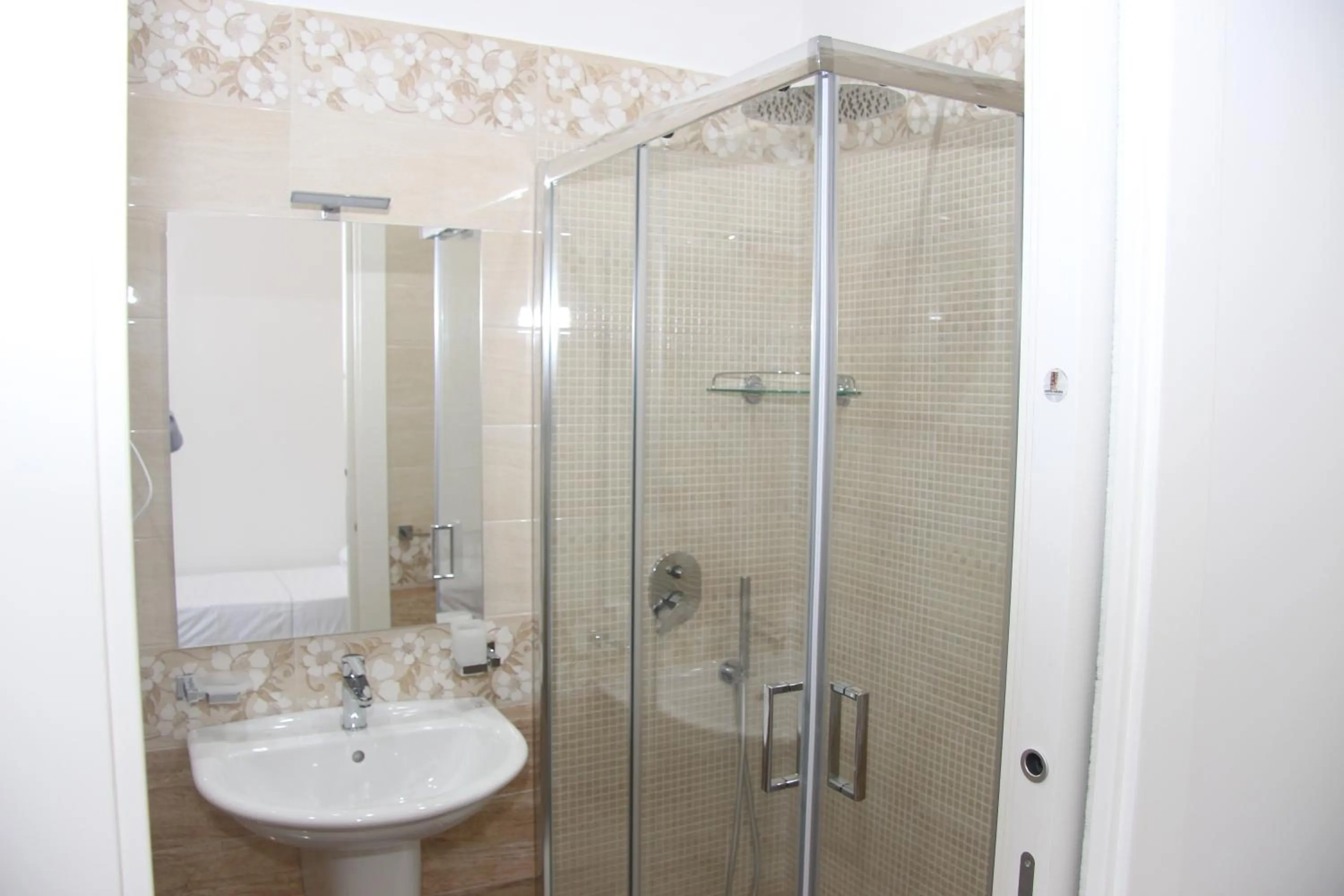 Shower in Philip Royal