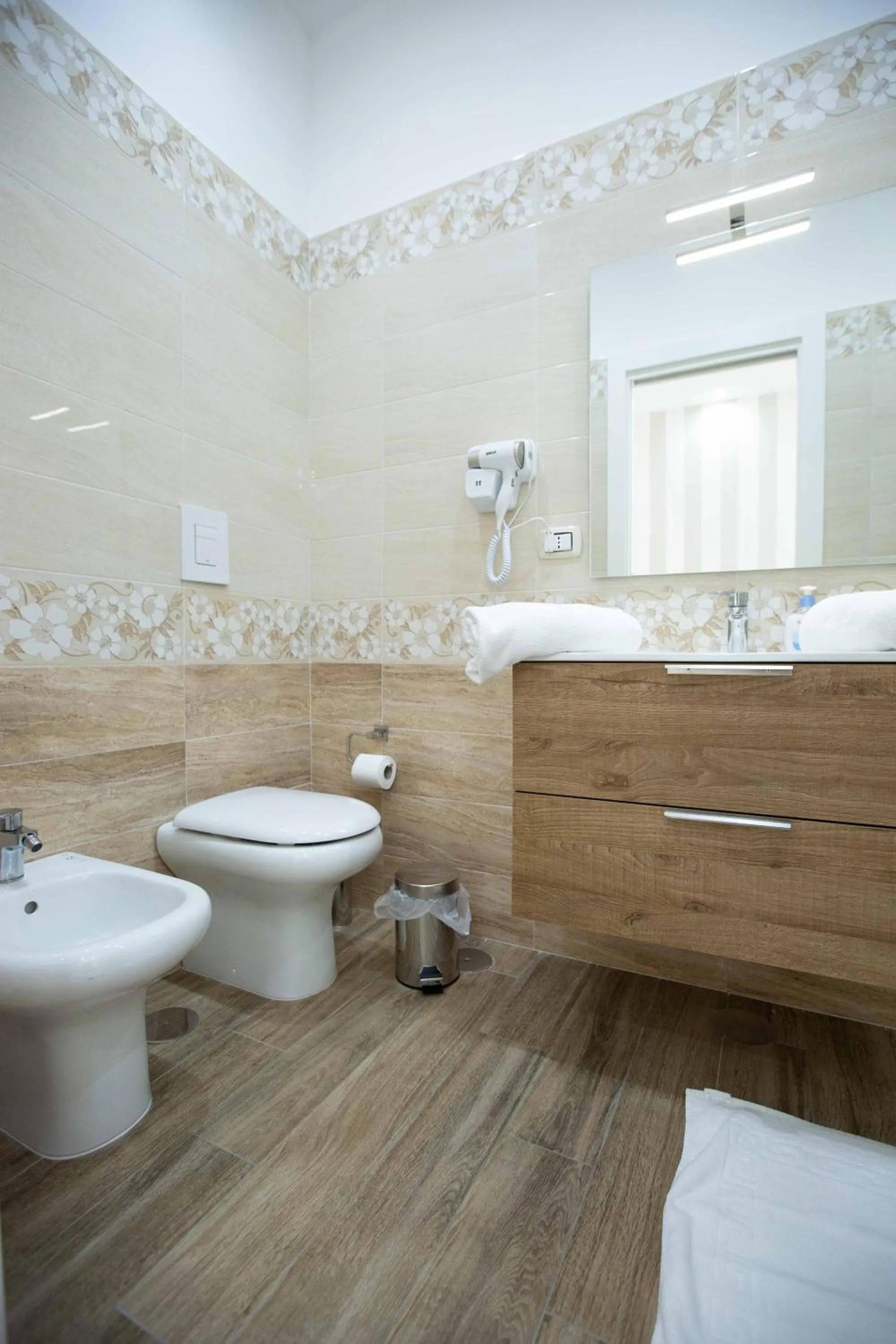 Shower in Philip Royal