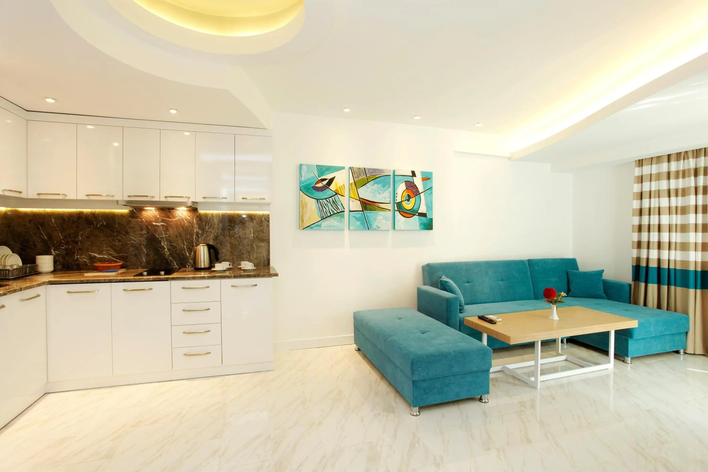 Spring in Kleopatra Suit Hotel