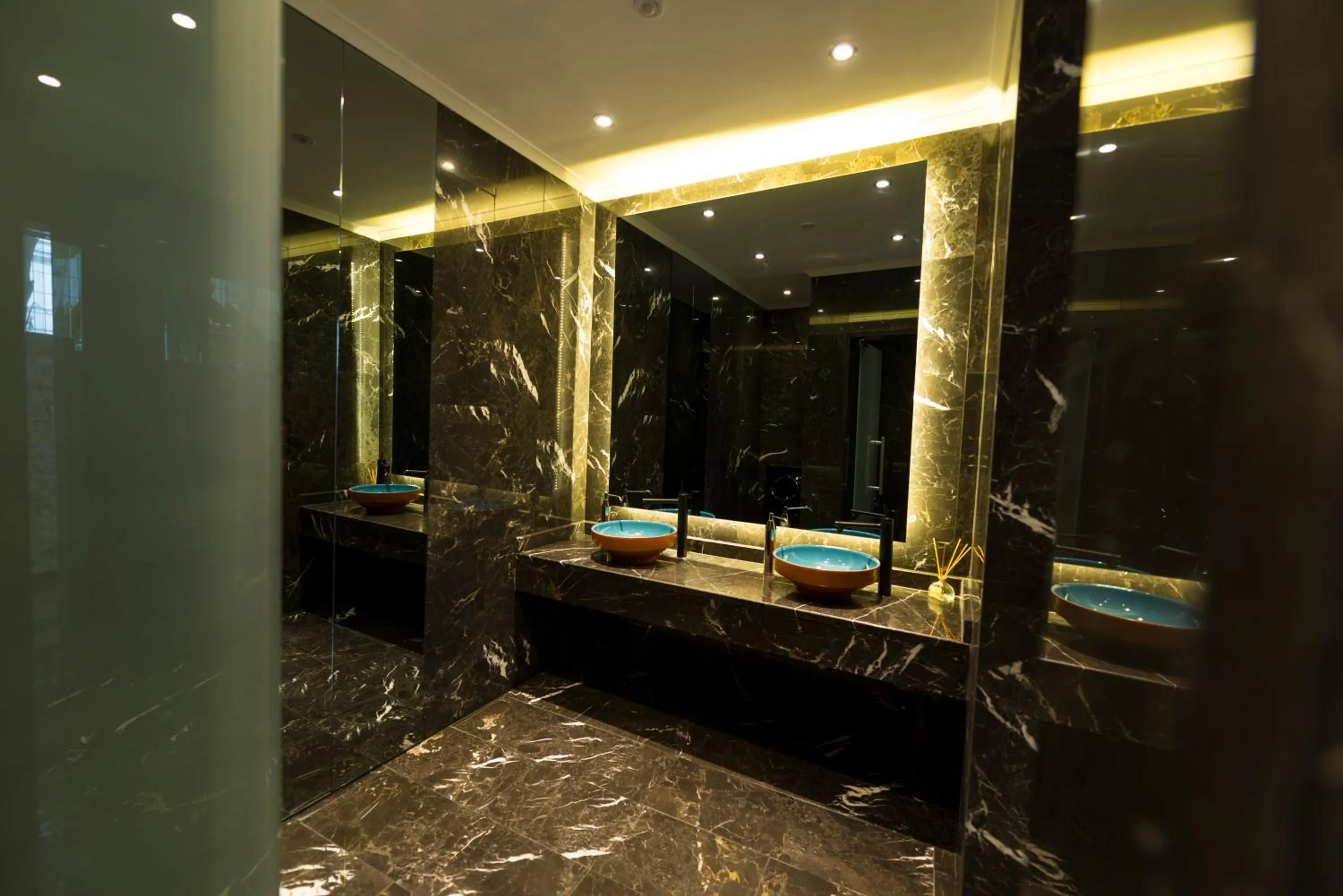 Spring in Kleopatra Suit Hotel