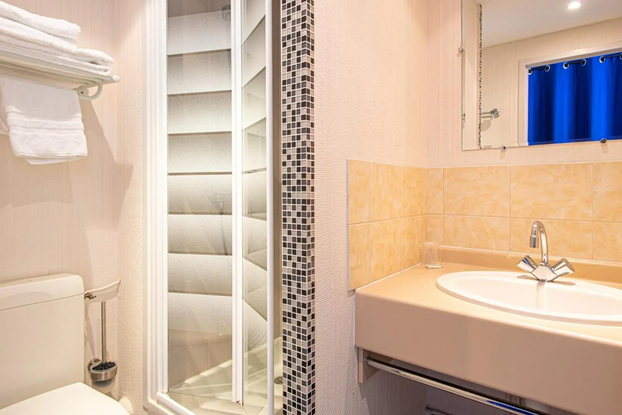 Single Bed in Female Dormitory Room in Naéco Le Pouldu Single Bed in Female Dormitory Room in Naéco Le Pouldu