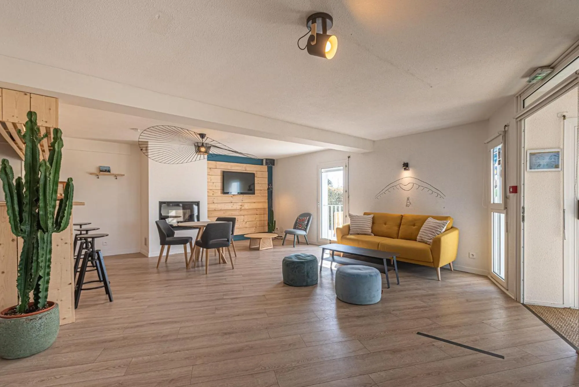 Communal lounge/ TV room in Naéco Le Pouldu