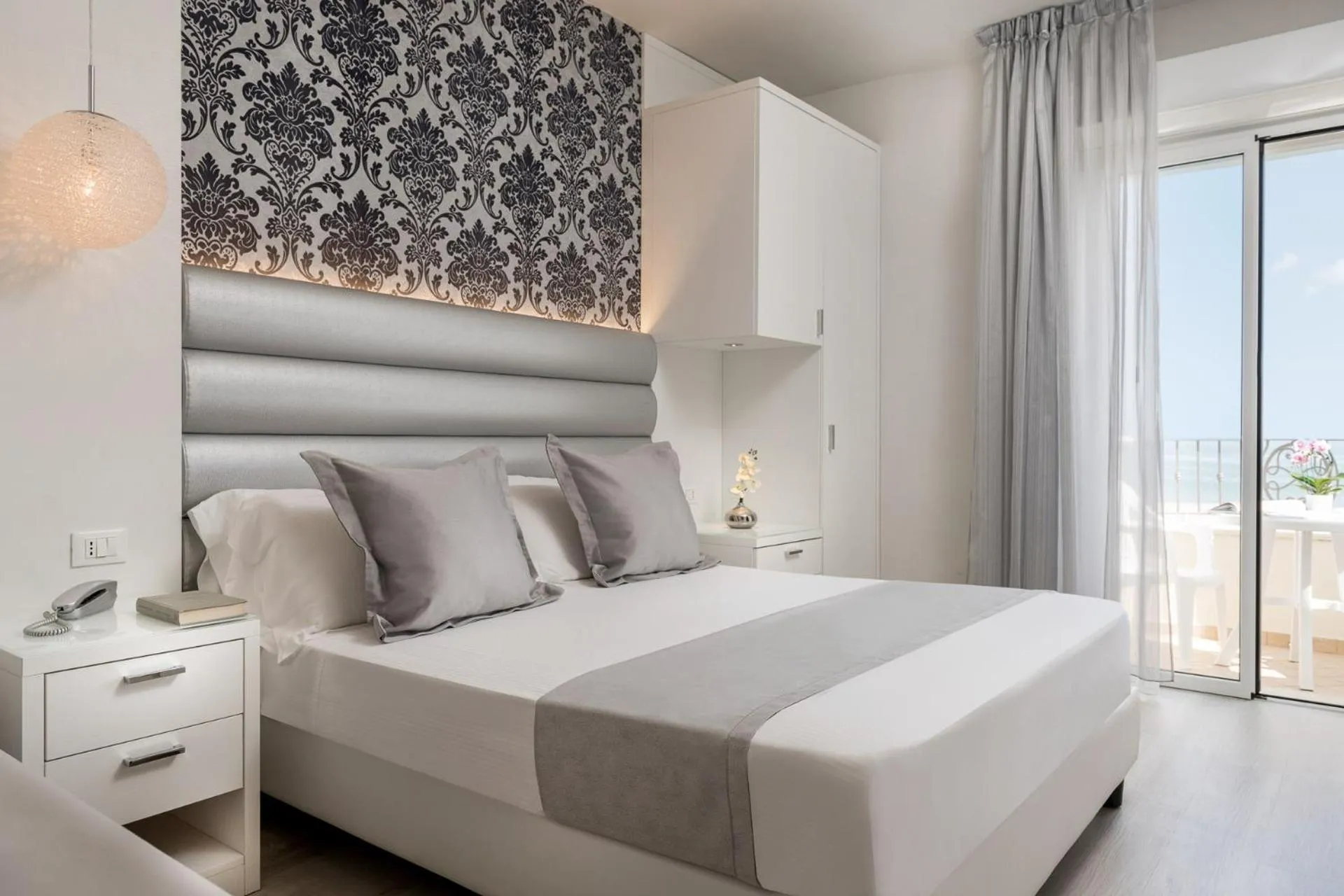 Bedroom, Bed in Hotel Riviera