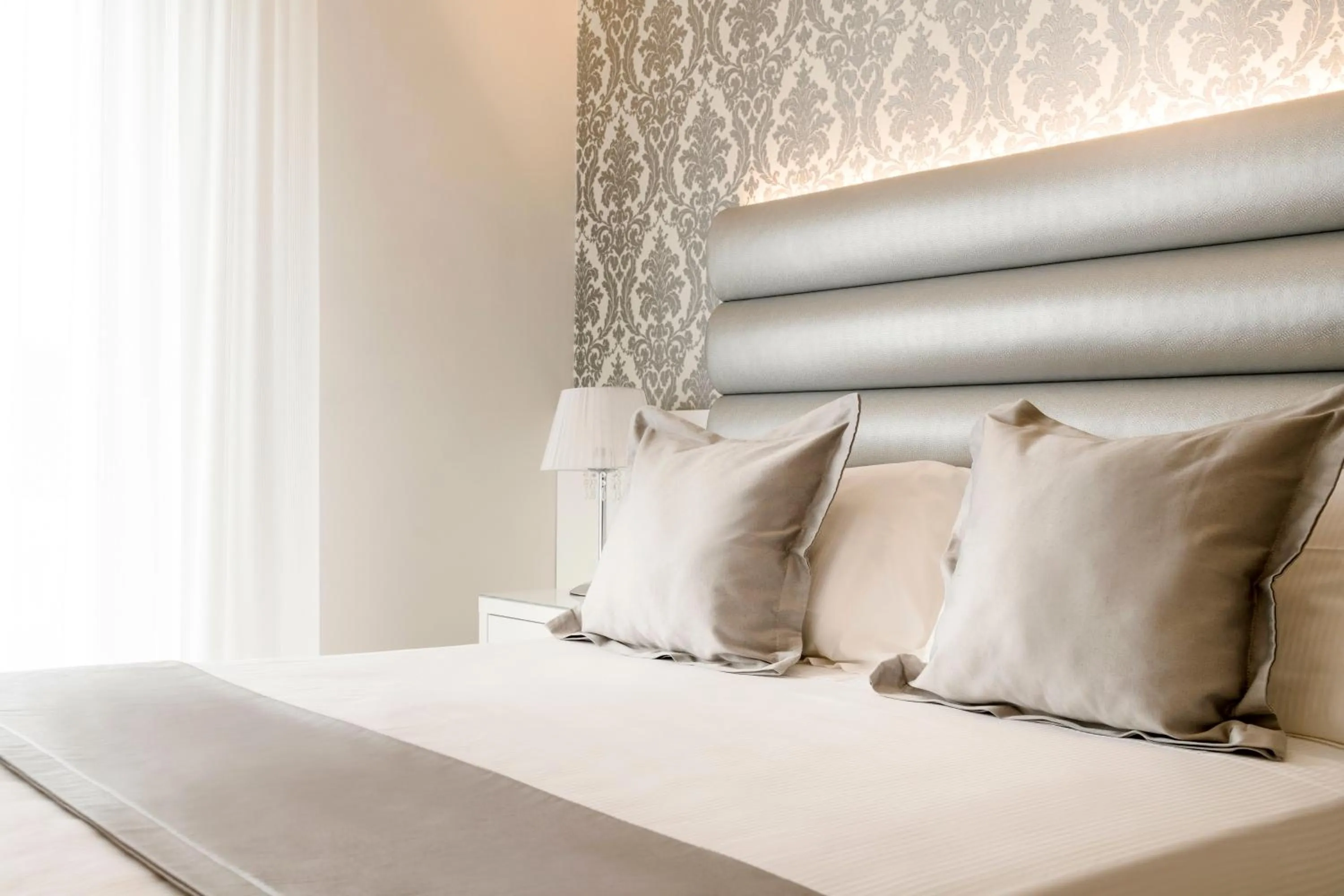 Garden view, Bed in Hotel Riviera