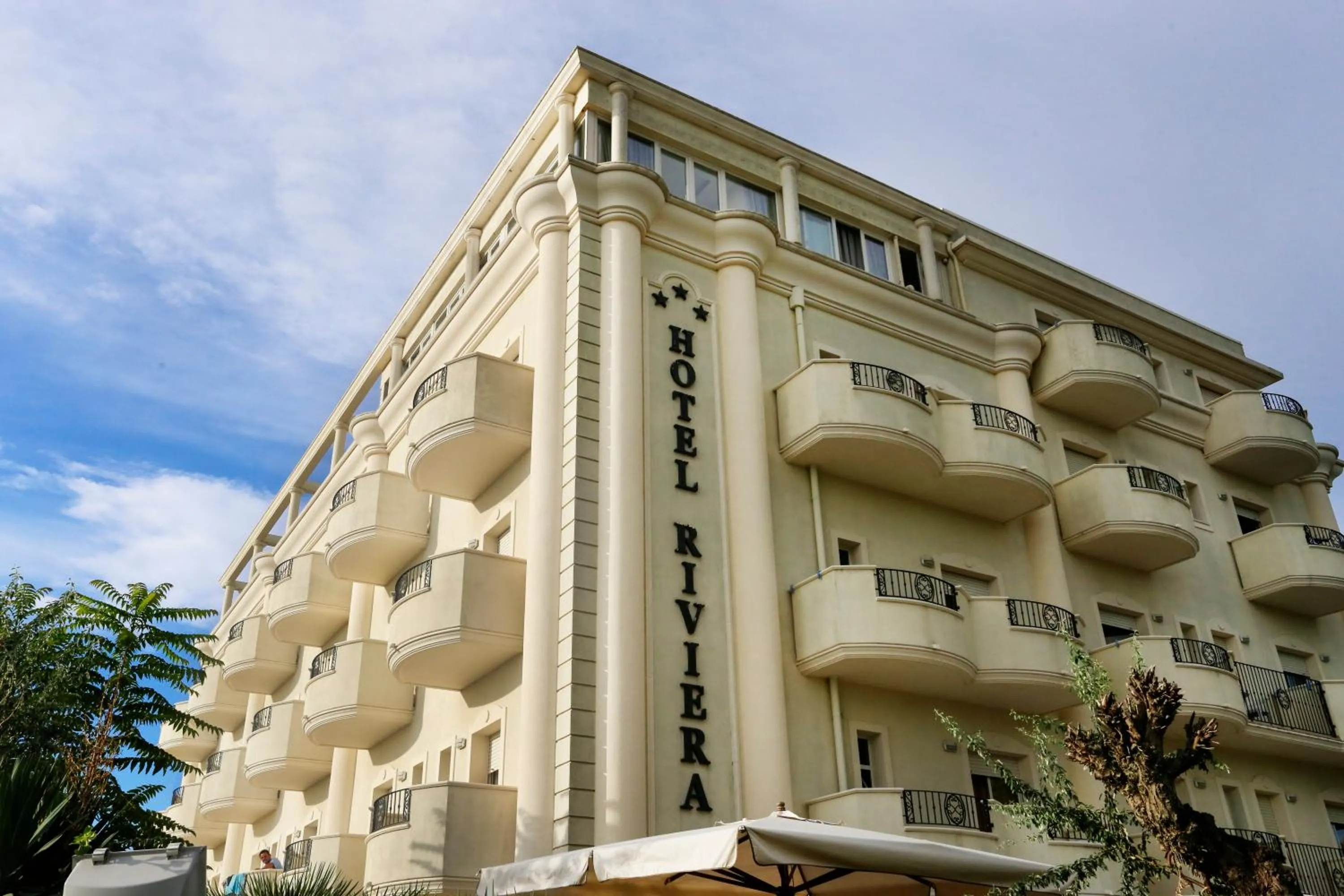 Facade/entrance in Hotel Riviera