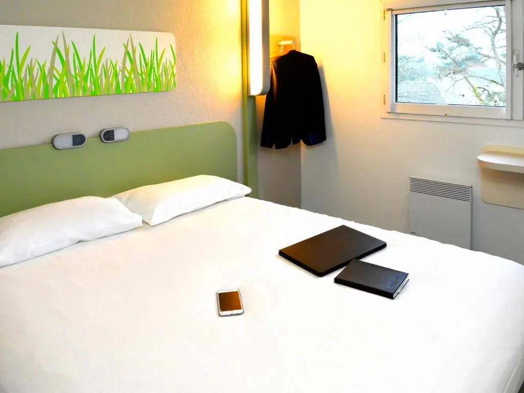 Bed in ibis budget Rouen Nord Isneauville