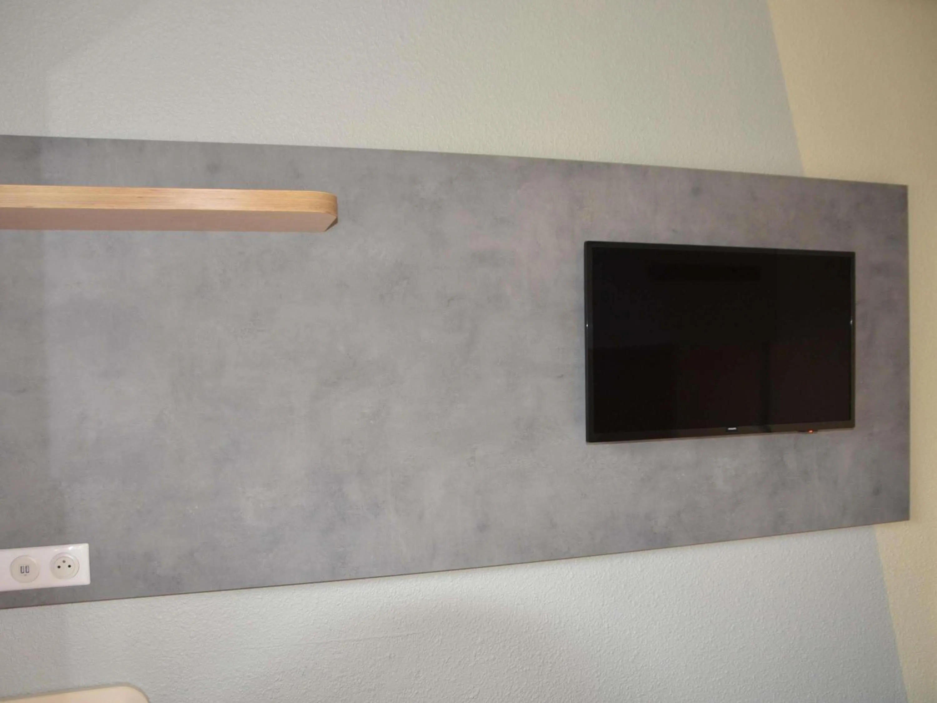 Bedroom in ibis budget Rouen Nord Isneauville