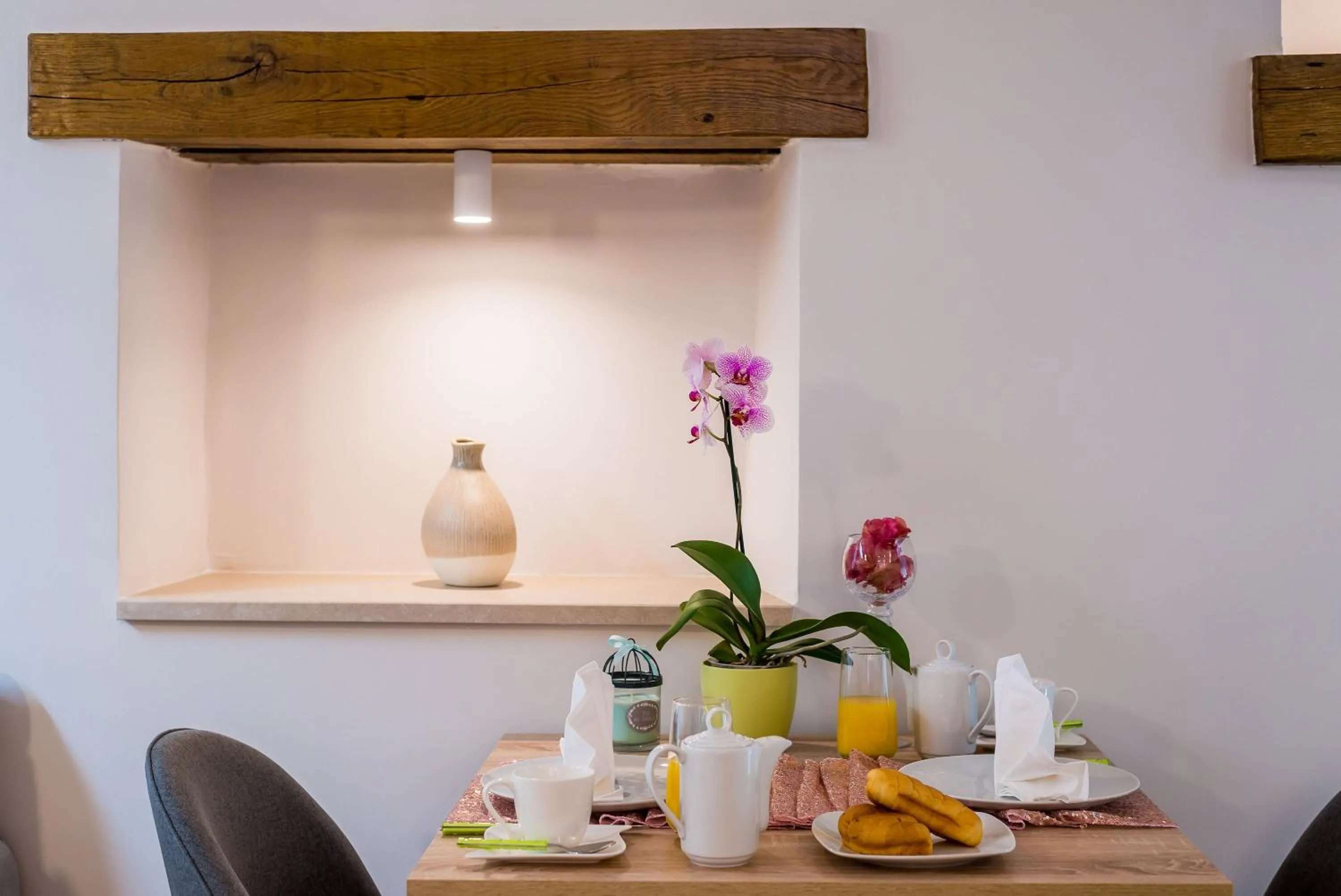 Dining area in Leonarda Baroque House - Old Town