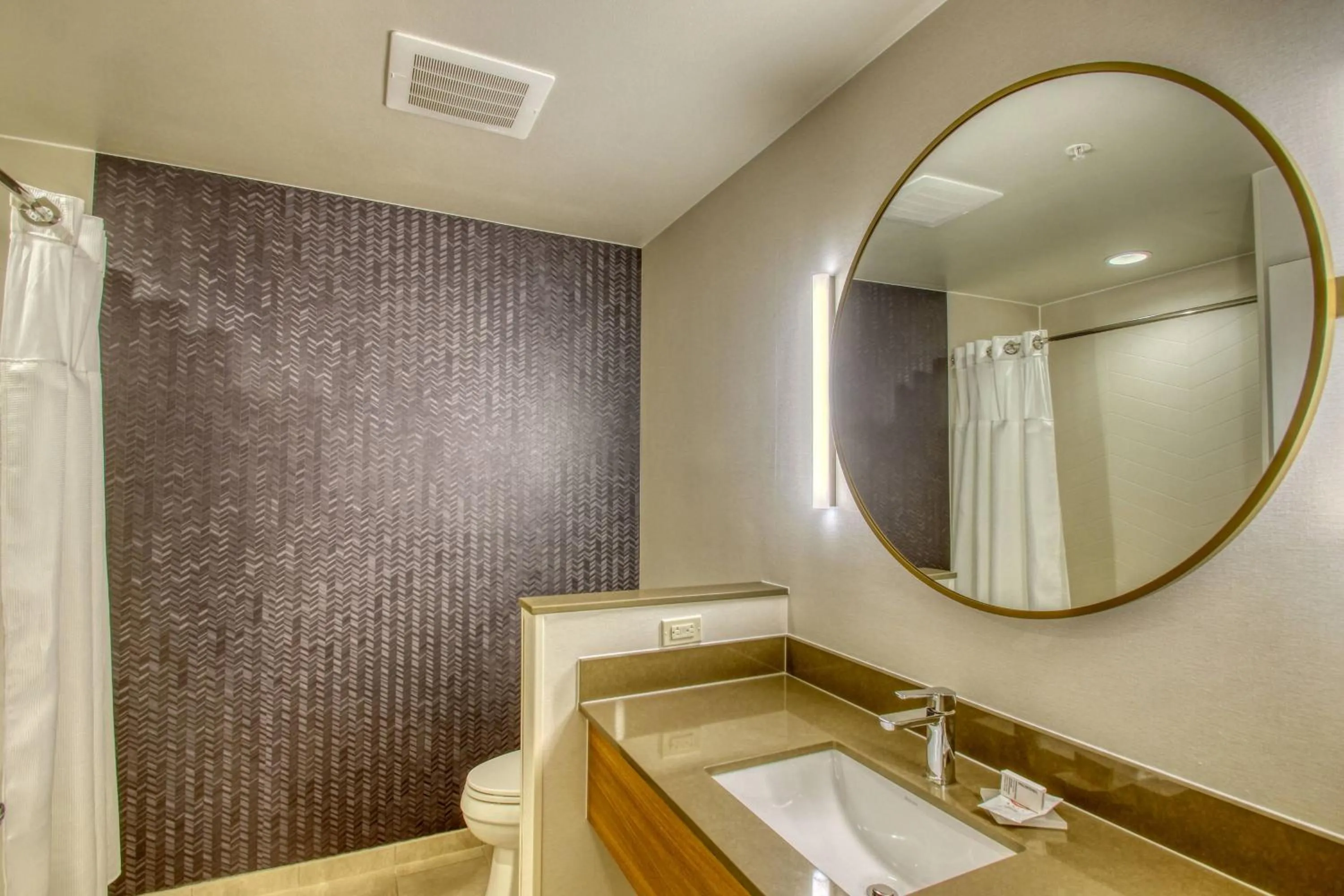 Bathroom in Fairfield Inn & Suites by Marriott Appleton