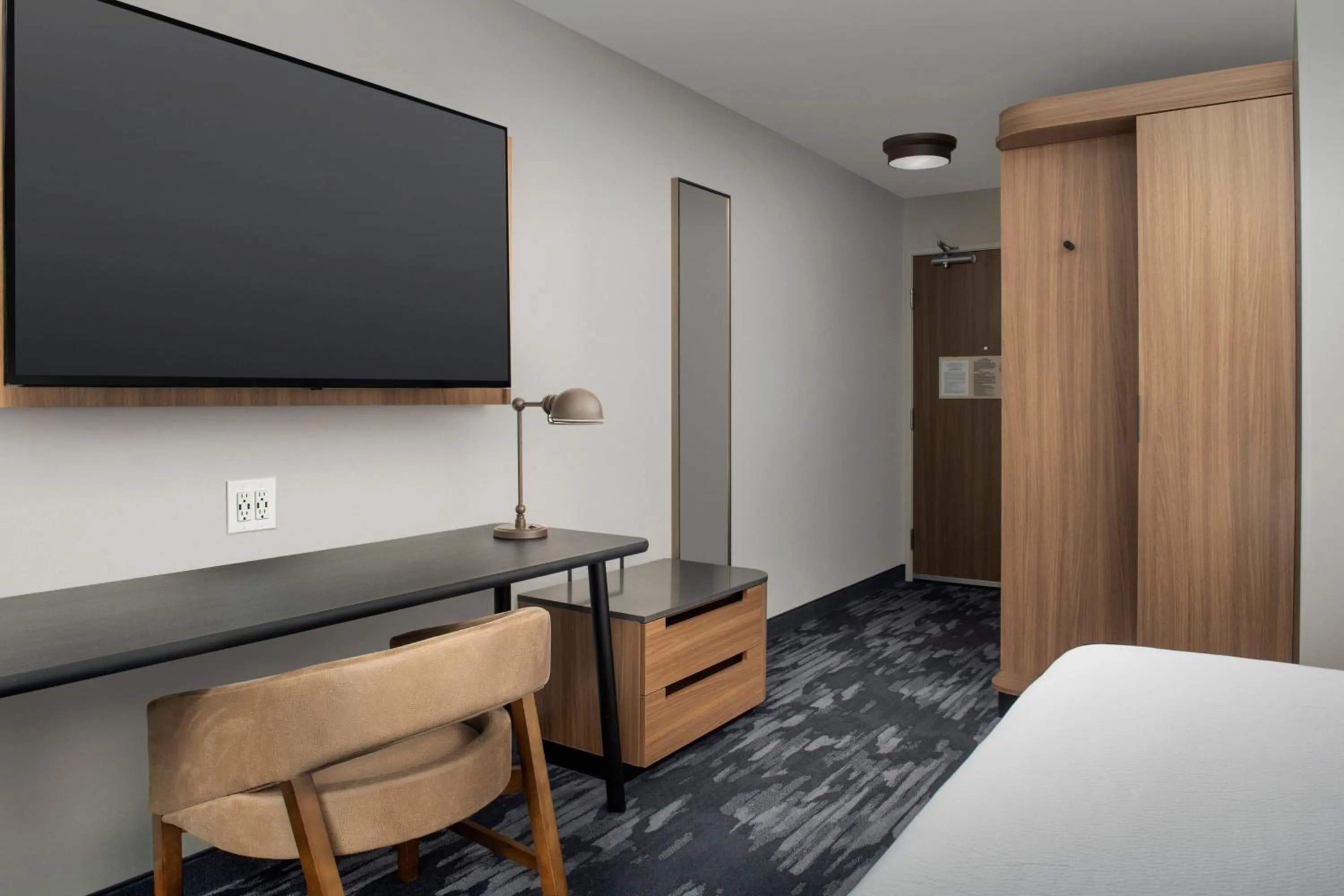 Photo of the whole room, Bed in Fairfield Inn & Suites by Marriott Appleton