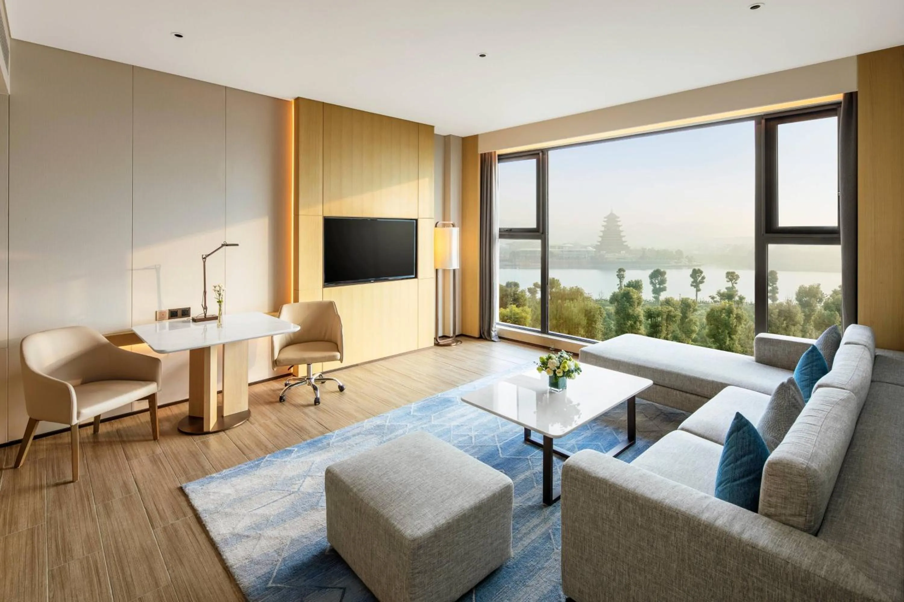 Living room in Suining Marriott Hotel