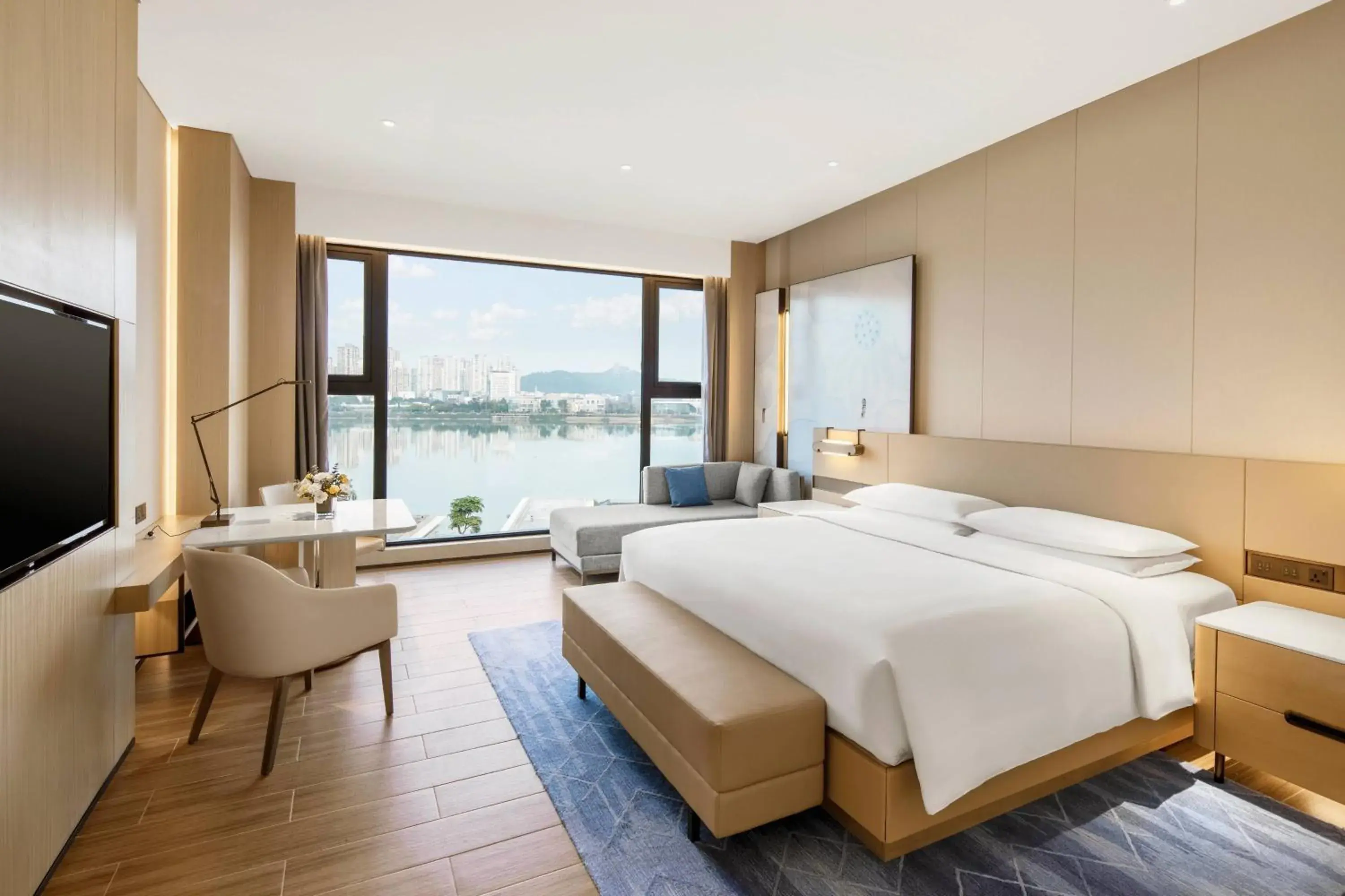 King Room with Partial River View - single occupancy in Suining Marriott Hotel King Room with Partial River View - single occupancy in Suining Marriott Hotel