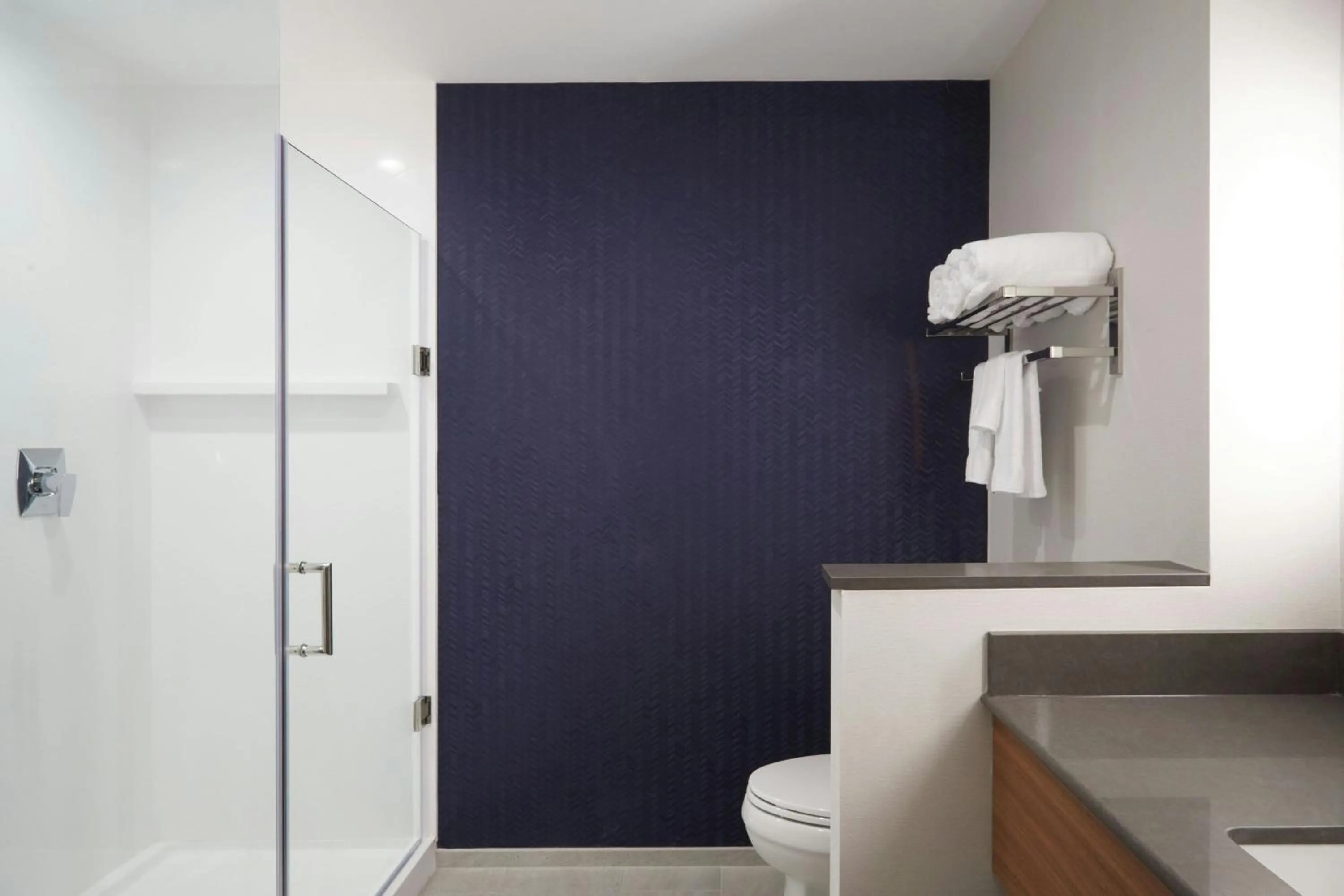 Bathroom in Fairfield Inn & Suites by Marriott Riverside Moreno Valley