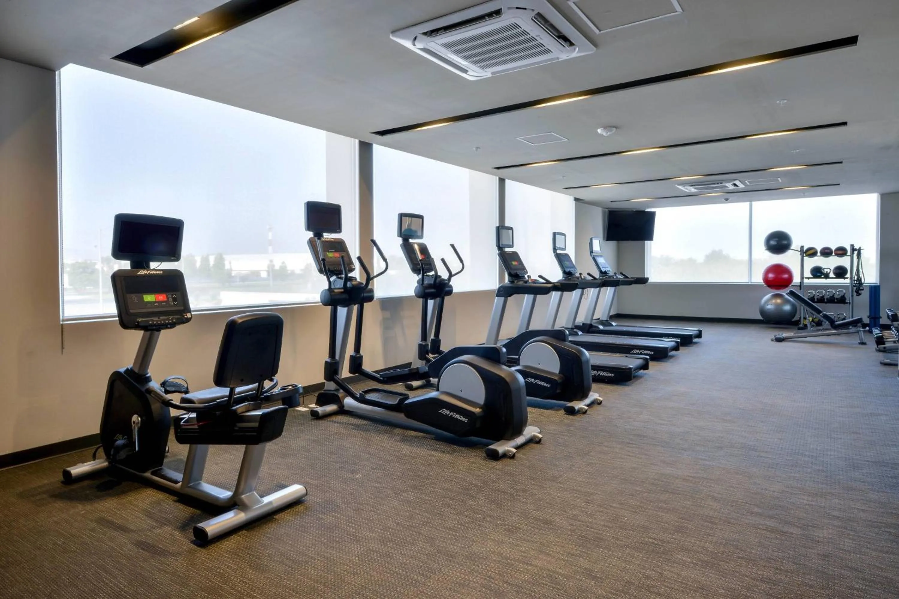 Fitness centre/facilities in Courtyard by Marriott San Luis Potosi, Los Lagos