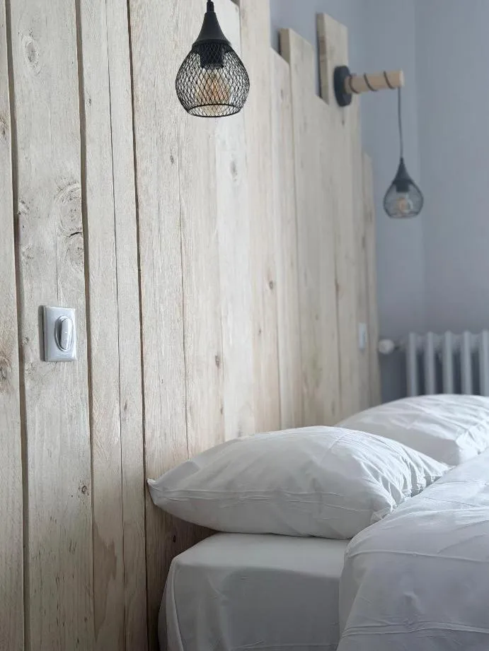 Bed in Logis Hôtel-Restaurant Le Commerce