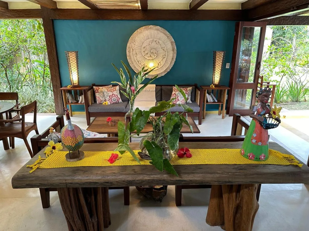 Seating area in Pousada Enseada do Espelho