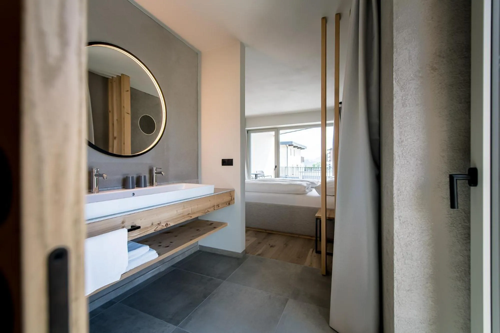 Bathroom, Bed in Hotel Sonnenheim