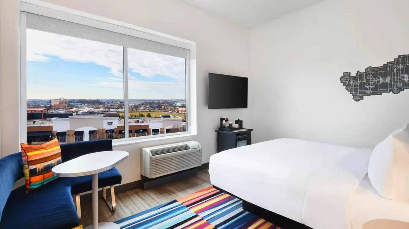 Bedroom, Bed in Aloft Cincinnati West Chester
