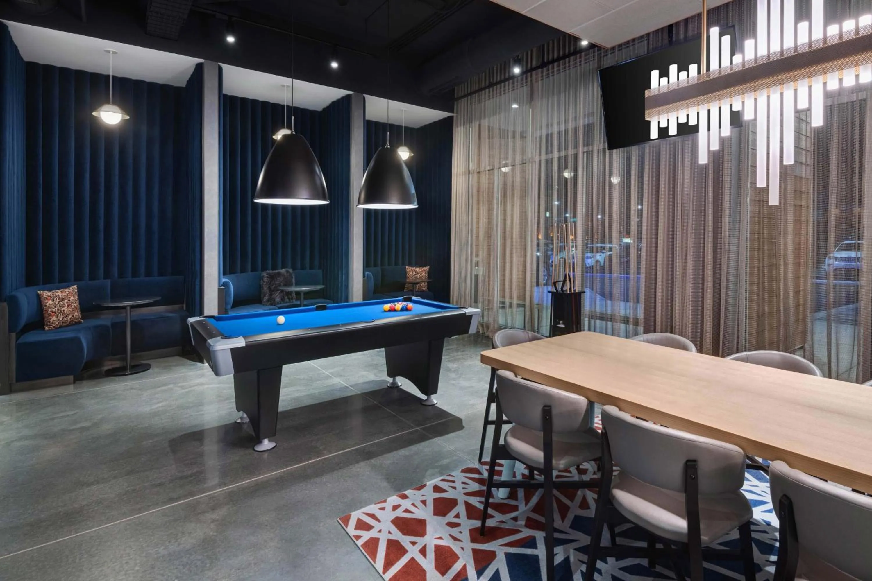 Restaurant/places to eat in Aloft Cincinnati West Chester