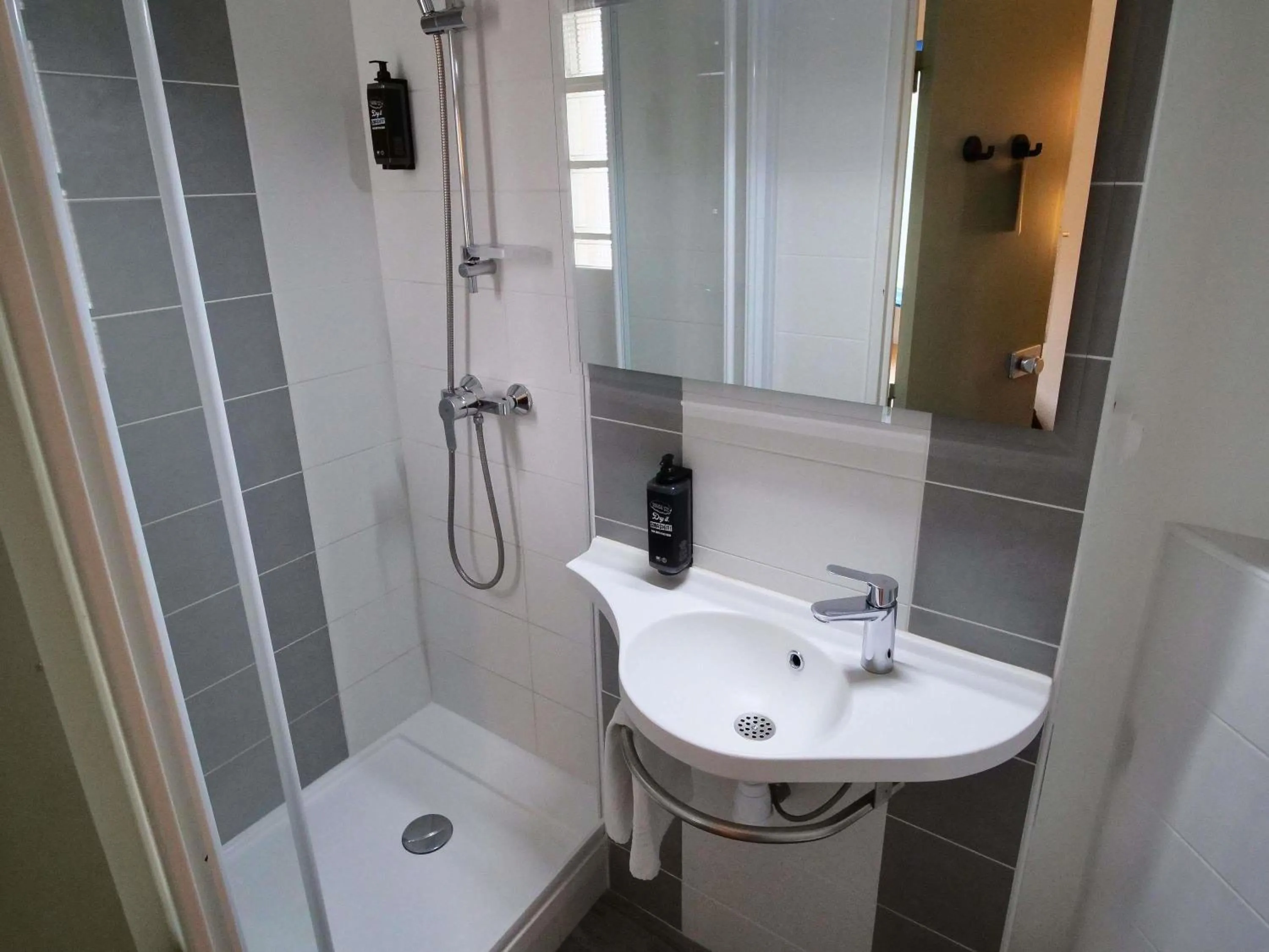 Bedroom in ibis budget Blois Centre