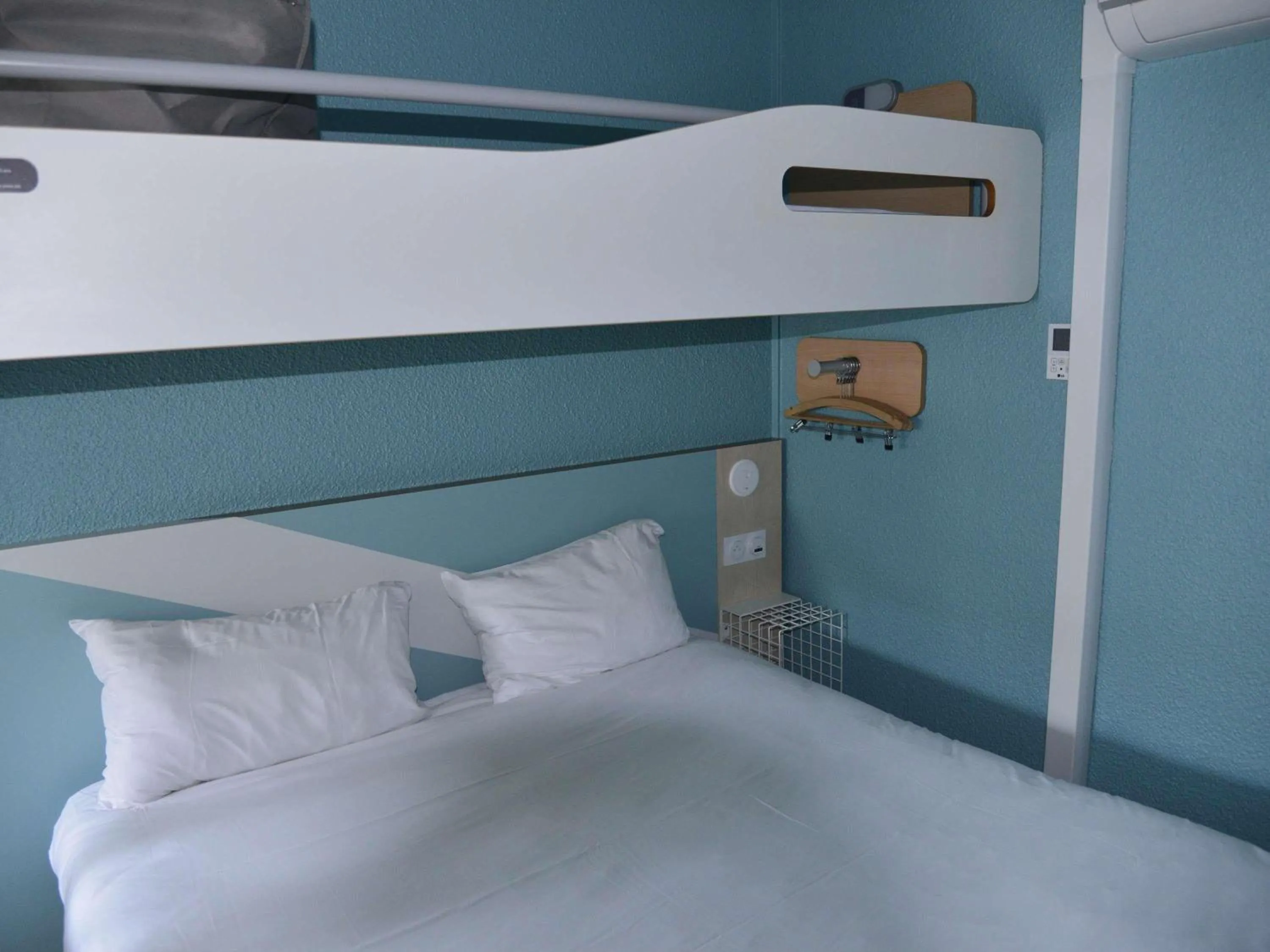 Bedroom, Bed in ibis budget Blois Centre