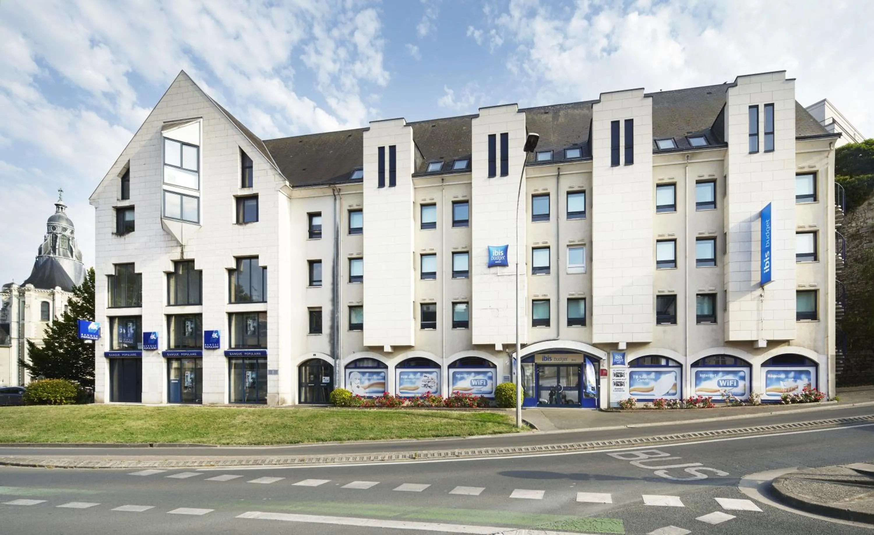 Property building in ibis budget Blois Centre